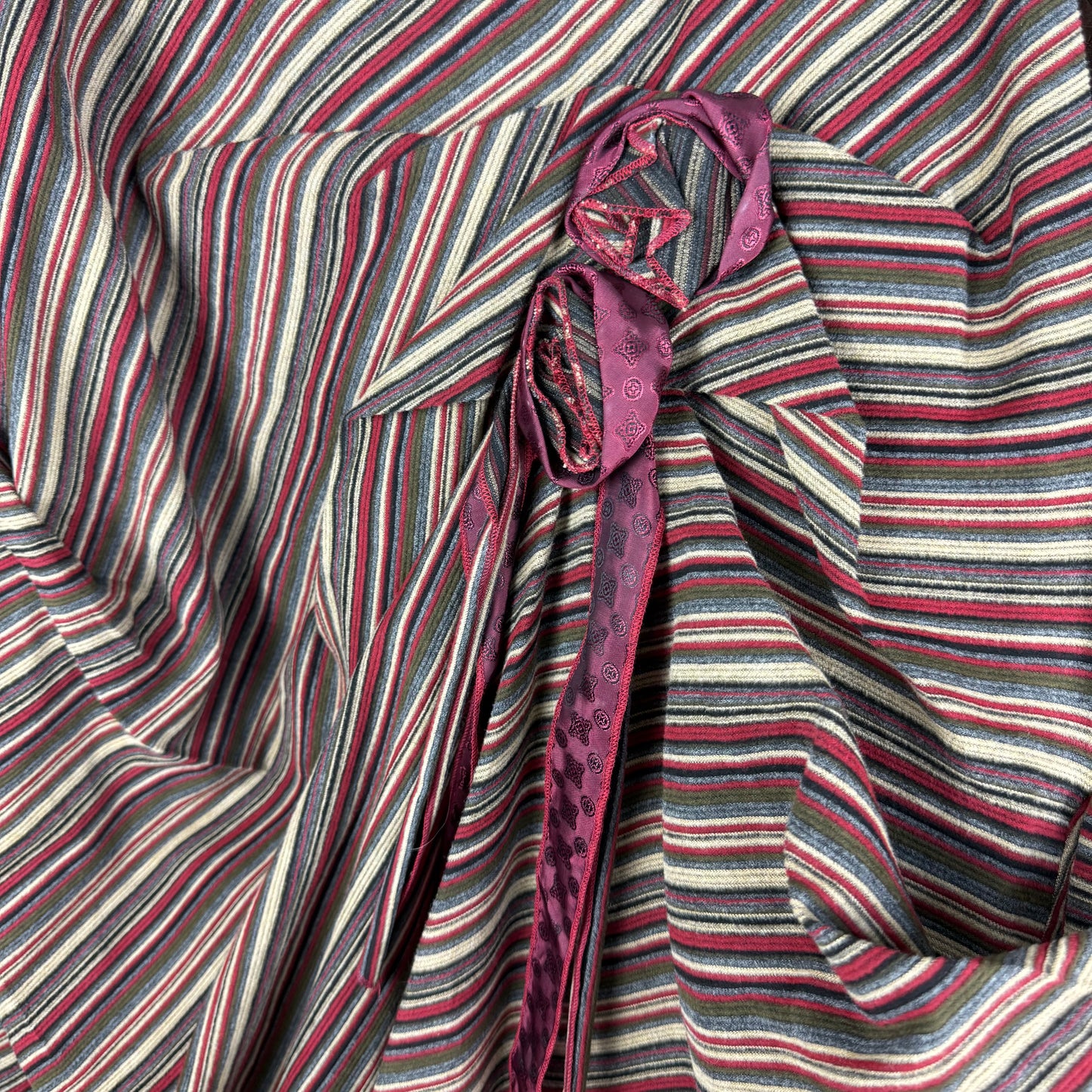 Kuratierter Vintage Onlineshop nachhaltige Secondhand Kleidung online kaufen, Online Shop Vintage, Vintage Online Shop, Second Hand Online Shop, gebraucht, zweite Hand, reused, preloved, Y2K, thriftshop, thriftstore, thrifting, thrift shop, thrift store