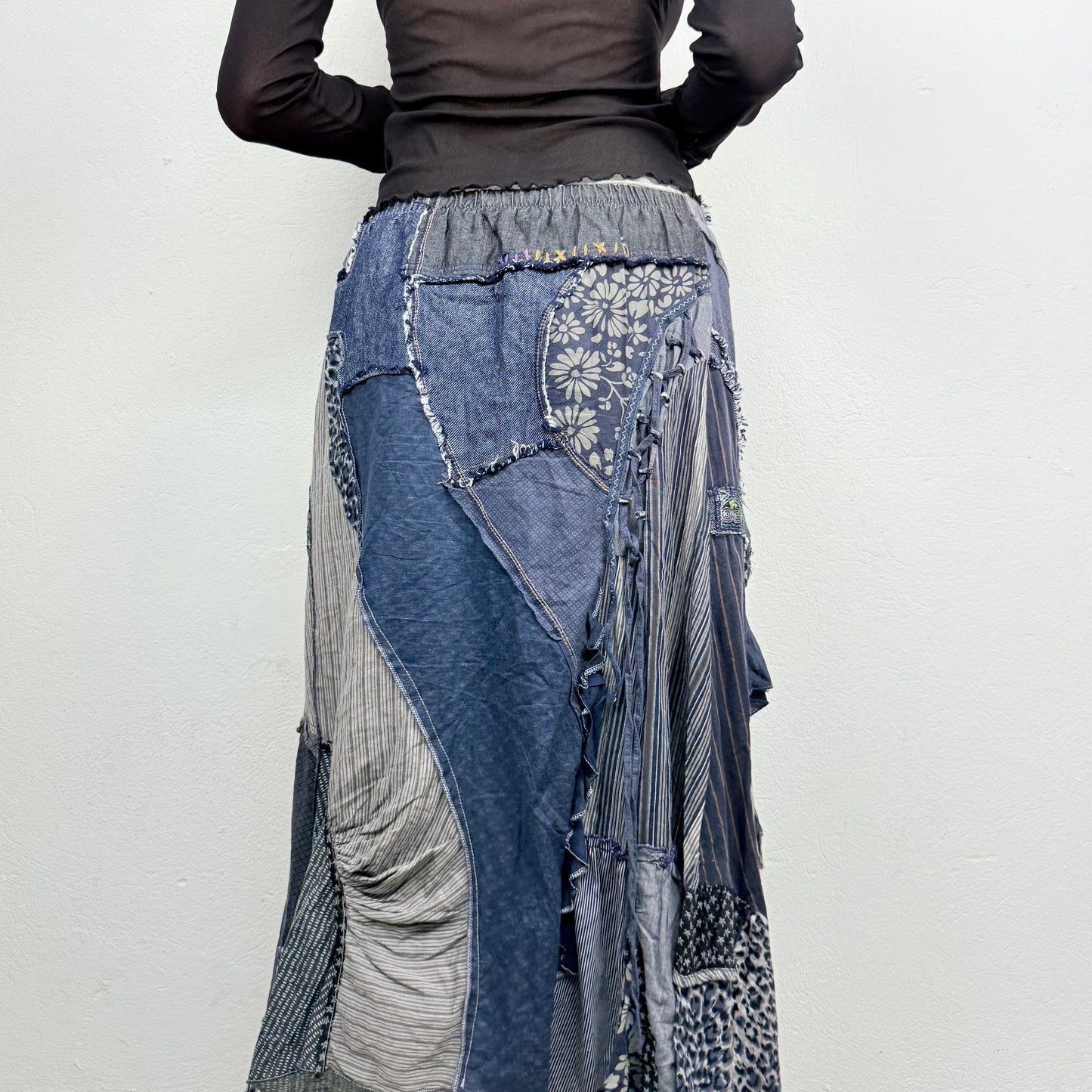 Kuratierter Vintage Onlineshop nachhaltige Secondhand Kleidung online kaufen, Online Shop Vintage, Vintage Online Shop, Second Hand Online Shop, gebraucht, zweite Hand, reused, preloved, Y2K, thriftshop, thriftstore, thrifting, thrift shop, thrift store, Retro,Alternative, Grunge, Patchwork