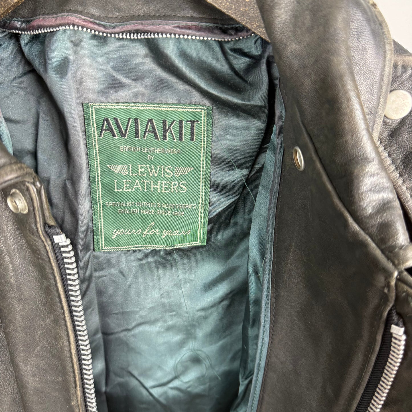 Kuratierter Vintage Onlineshop nachhaltige Secondhand Kleidung online kaufen, Online Shop Vintage, Vintage Online Shop, Second Hand Online Shop, gebraucht, zweite Hand, reused, preloved, Y2K, thriftshop, thriftstore, thrifting, thrift shop, thrift store