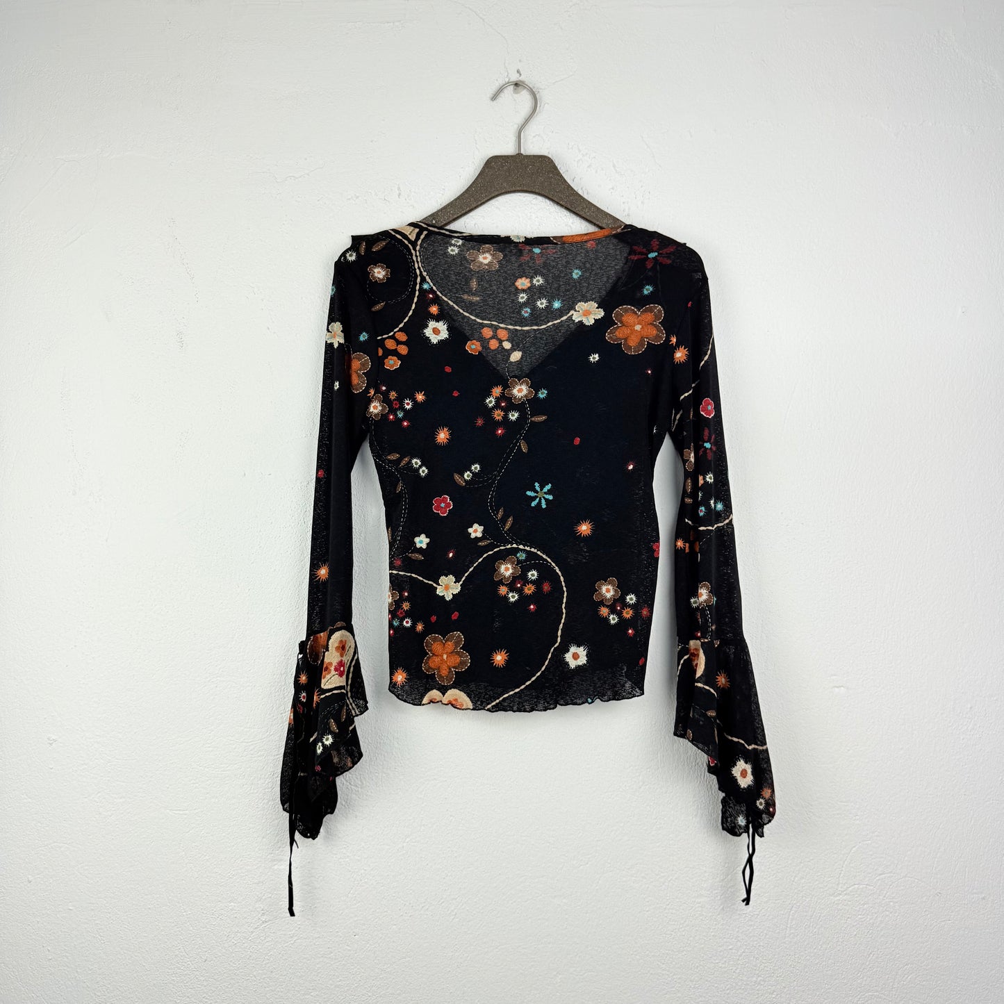 Kuratierter Vintage Onlineshop nachhaltige Secondhand Kleidung online kaufen, Online Shop Vintage, Vintage Online Shop, Second Hand Online Shop, gebraucht, zweite Hand, reused, preloved, Y2K, thriftshop, thriftstore, thrifting, thrift shop, thrift store