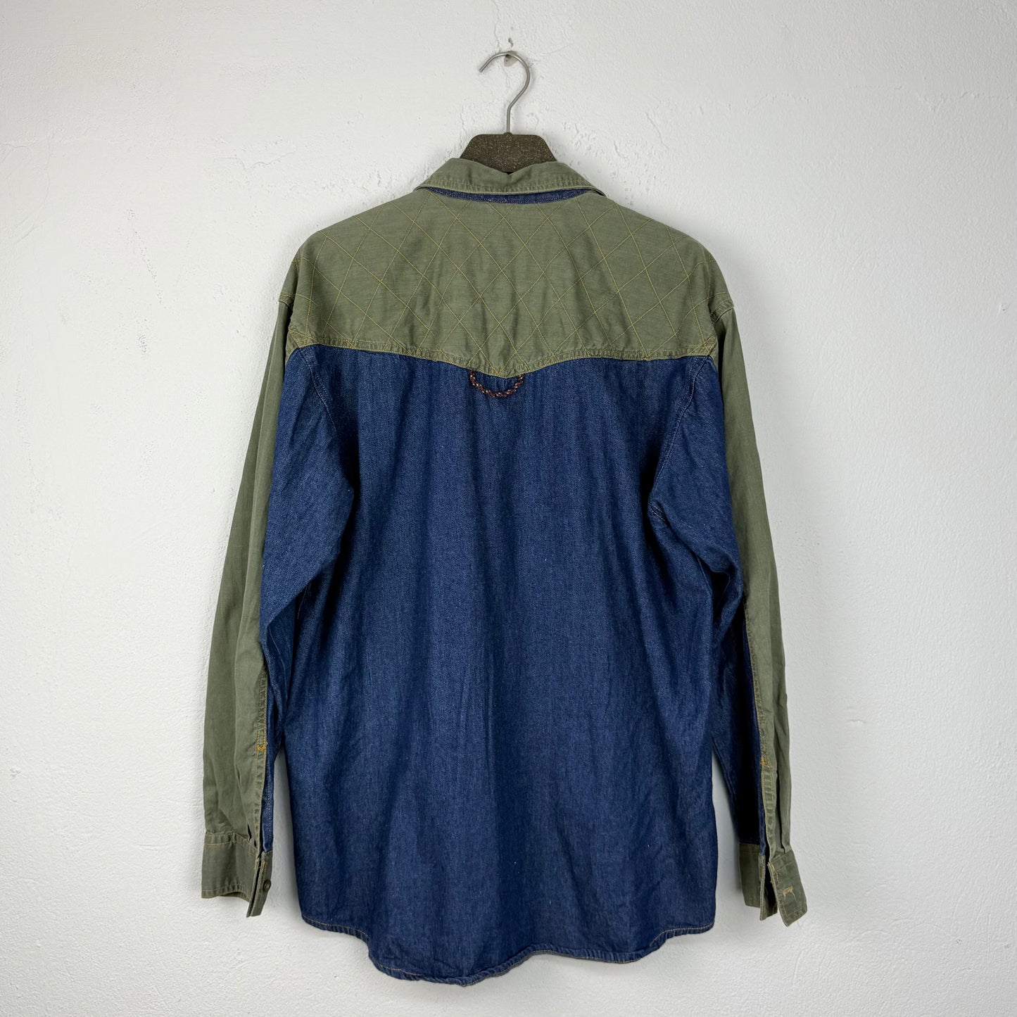 Kuratierter Vintage Onlineshop nachhaltige Secondhand Kleidung online kaufen, Online Shop Vintage, Vintage Online Shop, Second Hand Online Shop, gebraucht, zweite Hand, reused, preloved, Y2K, thriftshop, thriftstore, thrifting, thrift shop, thrift store, Denim, Boho, Patchwork