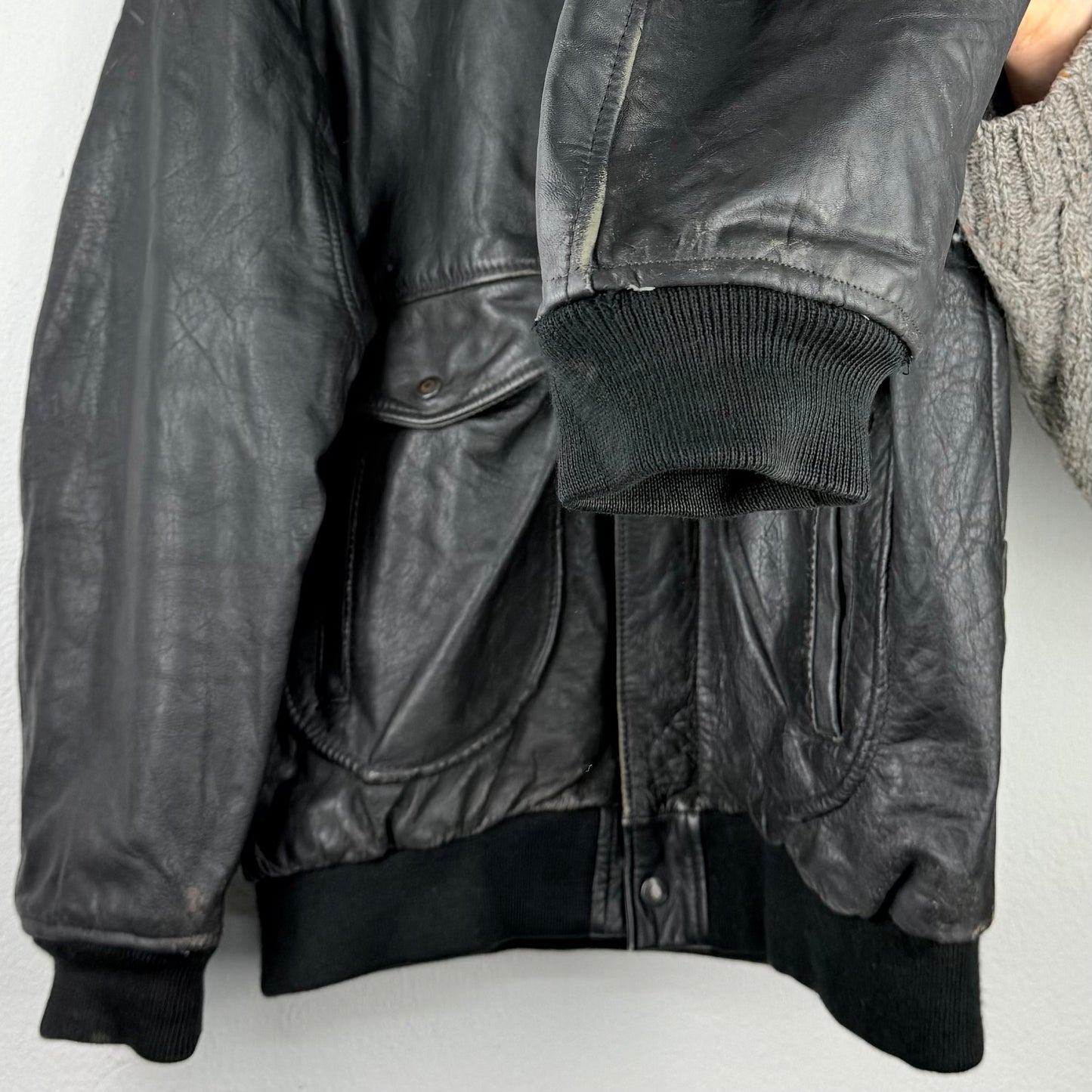 Kuratierter Vintage Onlineshop nachhaltige Secondhand Kleidung online kaufen, Online Shop Vintage, Vintage Online Shop, Second Hand Online Shop, gebraucht, zweite Hand, reused, preloved, Y2K, thriftshop, thriftstore, thrifting, thrift shop, thrift store