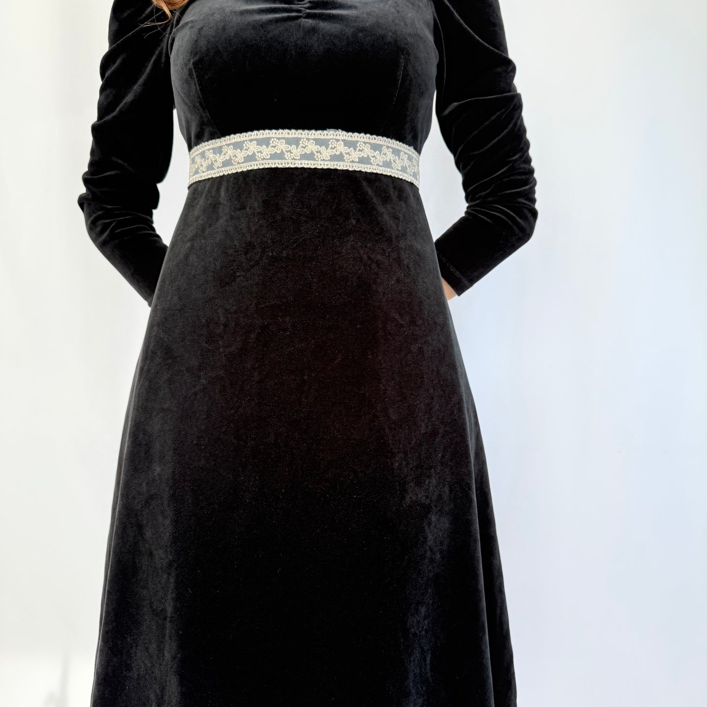 Kuratierter Vintage Onlineshop nachhaltige Secondhand Kleidung online kaufen, Online Shop Vintage, Vintage Online Shop, Second Hand Online Shop, gebraucht, zweite Hand, reused, preloved, Y2K, thriftshop, thriftstore, thrifting, thrift shop, thrift store, Elegant, Grunge, Soft Goth, Samt