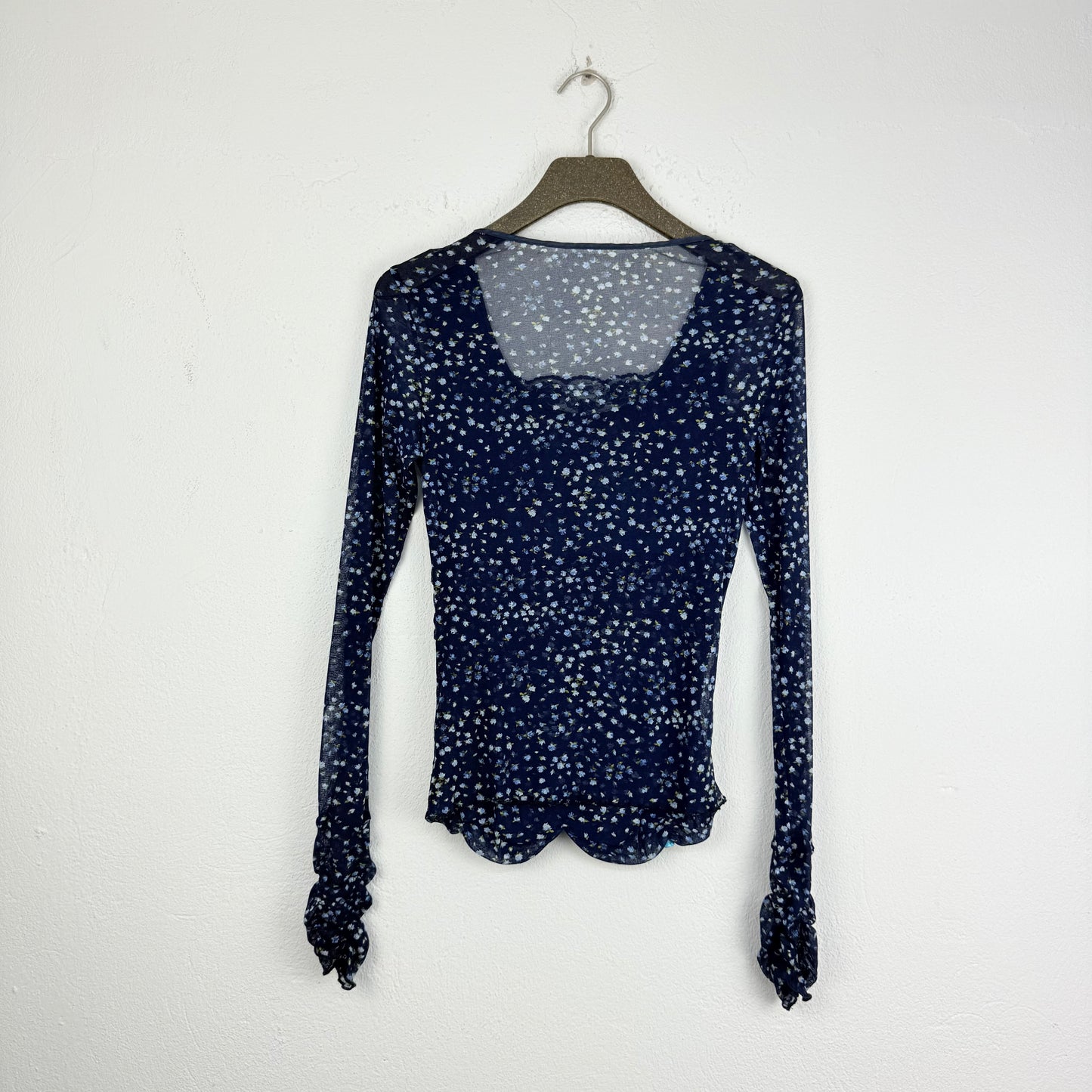 Kuratierter Vintage Onlineshop nachhaltige Secondhand Kleidung online kaufen, Online Shop Vintage, Vintage Online Shop, Second Hand Online Shop, gebraucht, zweite Hand, reused, preloved, Y2K, thriftshop, thriftstore, thrifting, thrift shop, thrift store, Mesh, Blumig, Festival