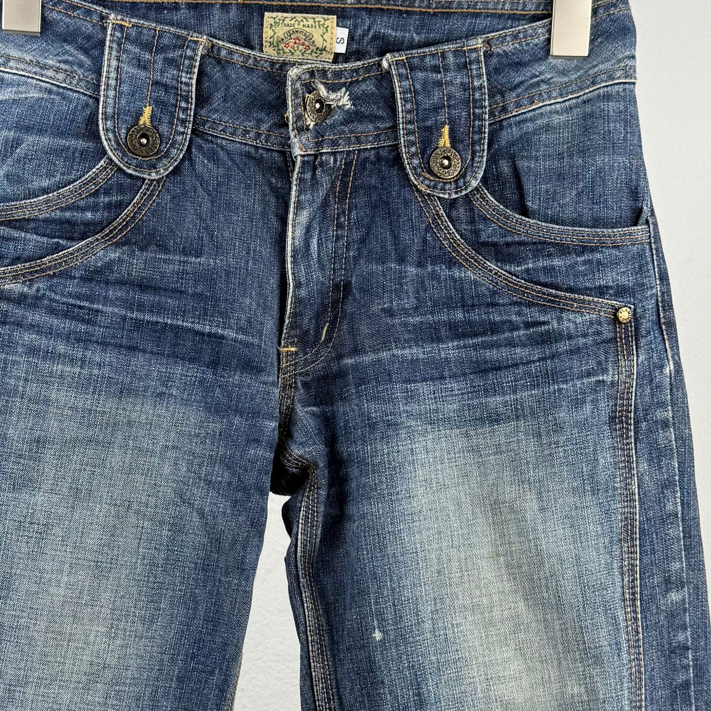Kuratierter Vintage Onlineshop nachhaltige Secondhand Kleidung online kaufen, Online Shop Vintage, Vintage Online Shop, Second Hand Online Shop, gebraucht, zweite Hand, reused, preloved, Y2K, thriftshop, thriftstore, thrifting, thrift shop, thrift store