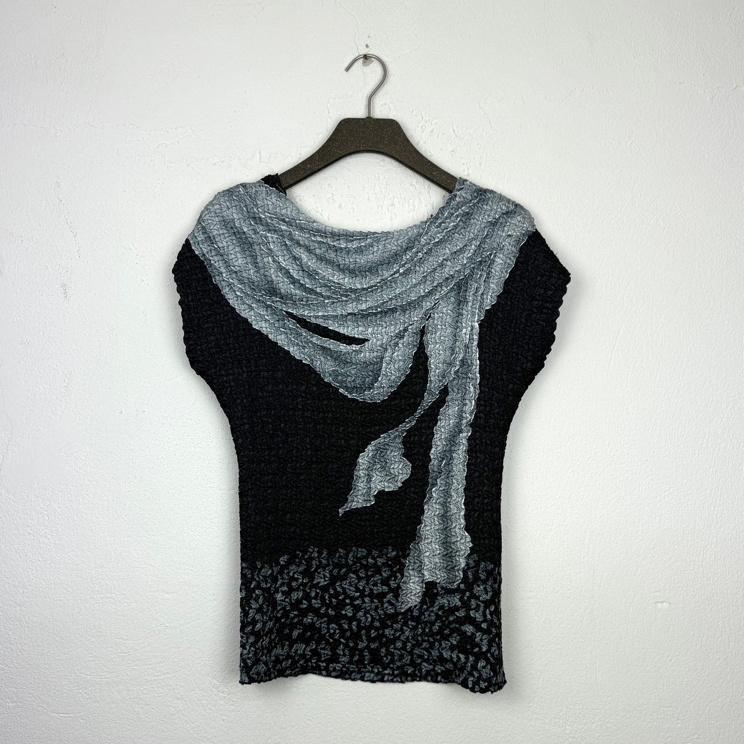 Kuratierter Vintage Onlineshop nachhaltige Secondhand Kleidung online kaufen, Online Shop Vintage, Vintage Online Shop, Second Hand Online Shop, gebraucht, zweite Hand, reused, preloved, Y2K, thriftshop, thriftstore, thrifting, thrift shop, thrift store