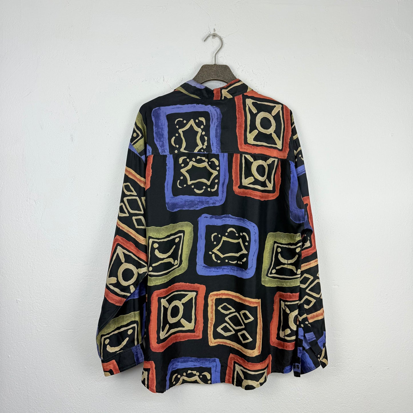 Kuratierter Vintage Onlineshop nachhaltige Secondhand Kleidung online kaufen, Online Shop Vintage, Vintage Online Shop, Second Hand Online Shop, gebraucht, zweite Hand, reused, preloved, Y2K, thriftshop, thriftstore, thrifting, thrift shop, thrift store, Festival, Retro, Crazy Pattern