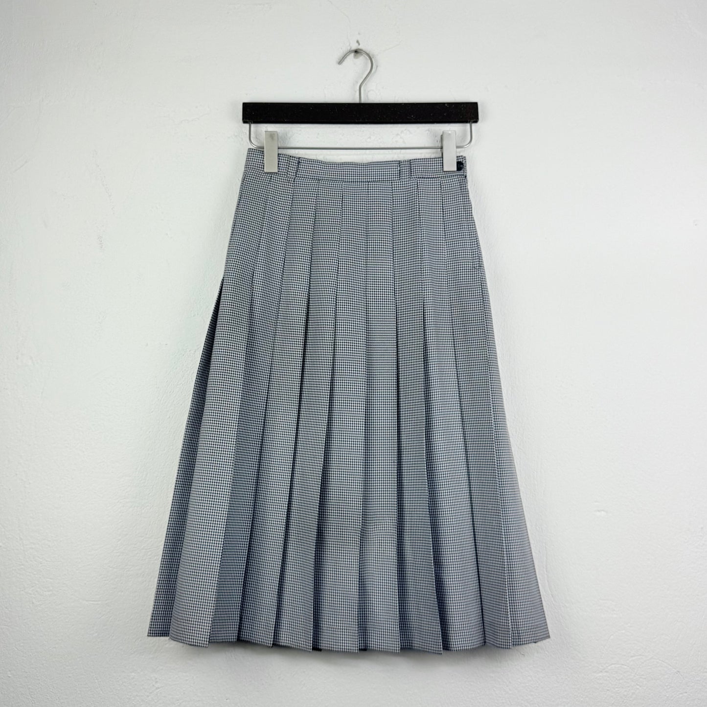Kuratierter Vintage Onlineshop nachhaltige Secondhand Kleidung online kaufen, Online Shop Vintage, Vintage Online Shop, Second Hand Online Shop, gebraucht, zweite Hand, reused, preloved, Y2K, thriftshop, thriftstore, thrifting, thrift shop, thrift store