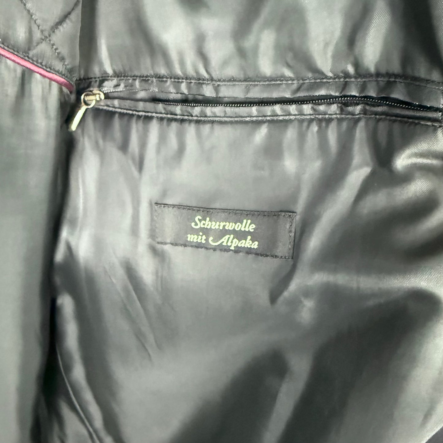Kuratierter Vintage Onlineshop nachhaltige Secondhand Kleidung online kaufen, Online Shop Vintage, Vintage Online Shop, Second Hand Online Shop, gebraucht, zweite Hand, reused, preloved, Y2K, thriftshop, thriftstore, thrifting, thrift shop, thrift store