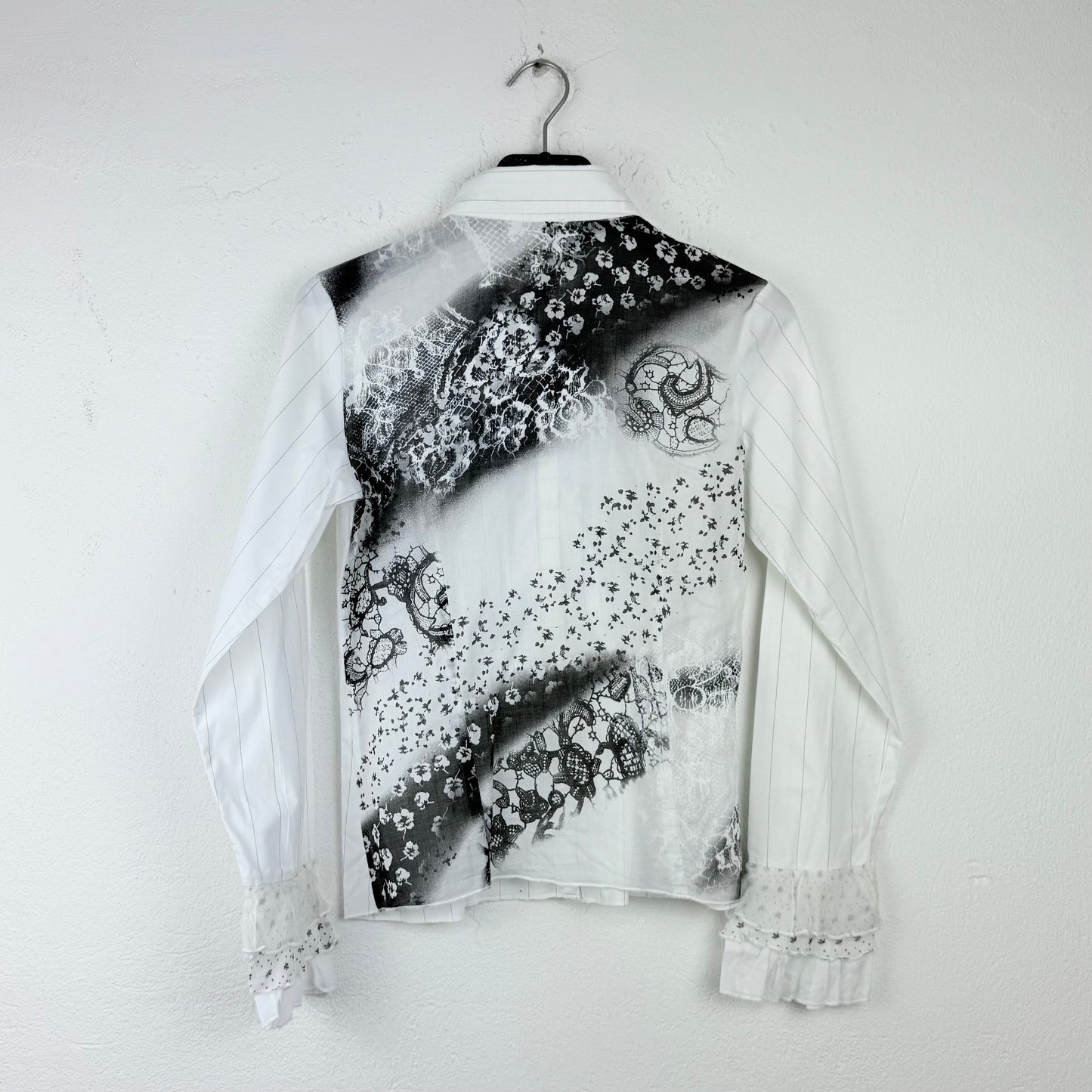 Kuratierter Vintage Onlineshop nachhaltige Secondhand Kleidung online kaufen, Online Shop Vintage, Vintage Online Shop, Second Hand Online Shop, gebraucht, zweite Hand, reused, preloved, Y2K, thriftshop, thriftstore, thrifting, thrift shop, thrift store, Patchwork, Floeers, Mixd Fabrics
