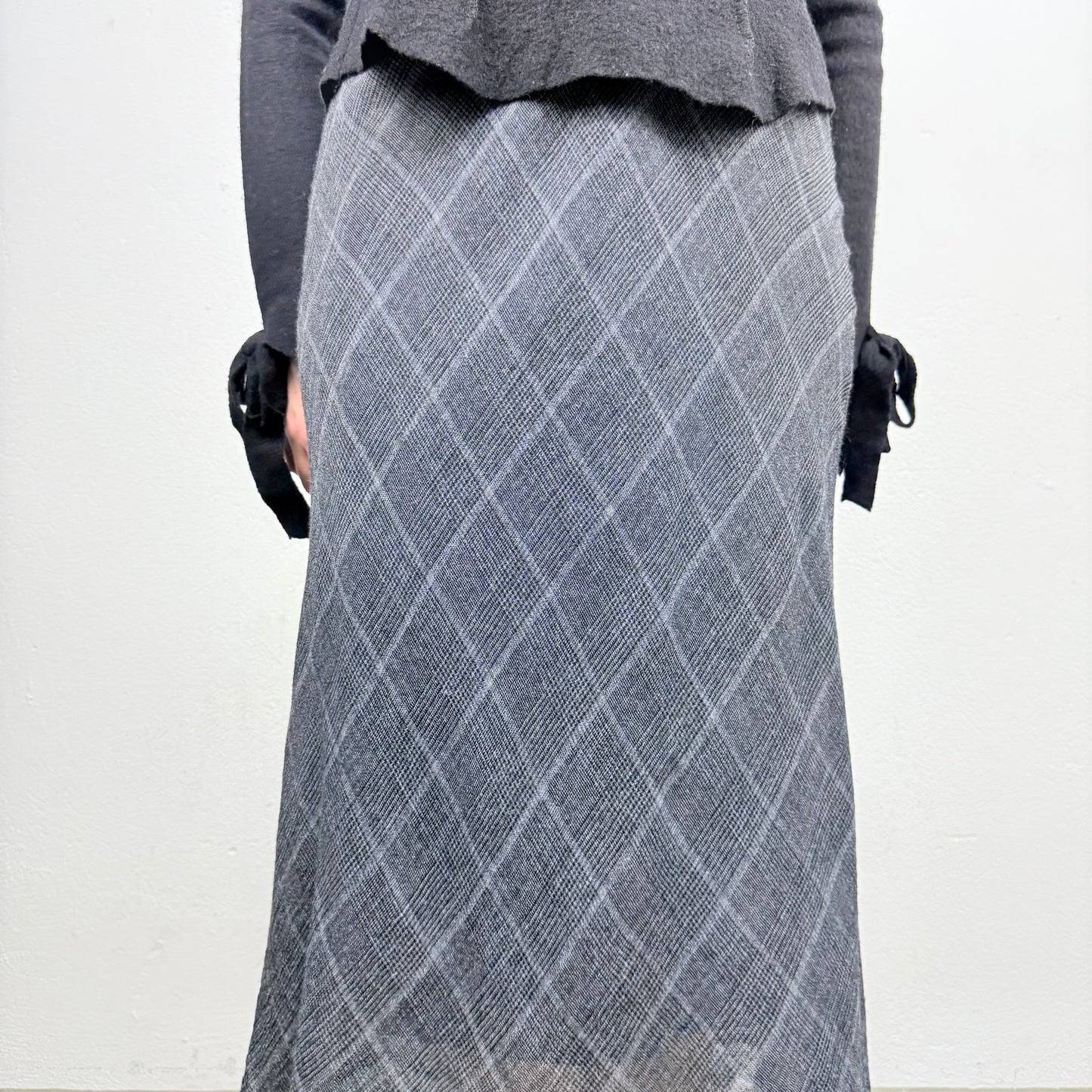 Kuratierter Vintage Onlineshop nachhaltige Secondhand Kleidung online kaufen, Online Shop Vintage, Vintage Online Shop, Second Hand Online Shop, gebraucht, zweite Hand, reused, preloved, Y2K, thriftshop, thriftstore, thrifting, thrift shop, thrift store, Karo, Preppy, Elegant