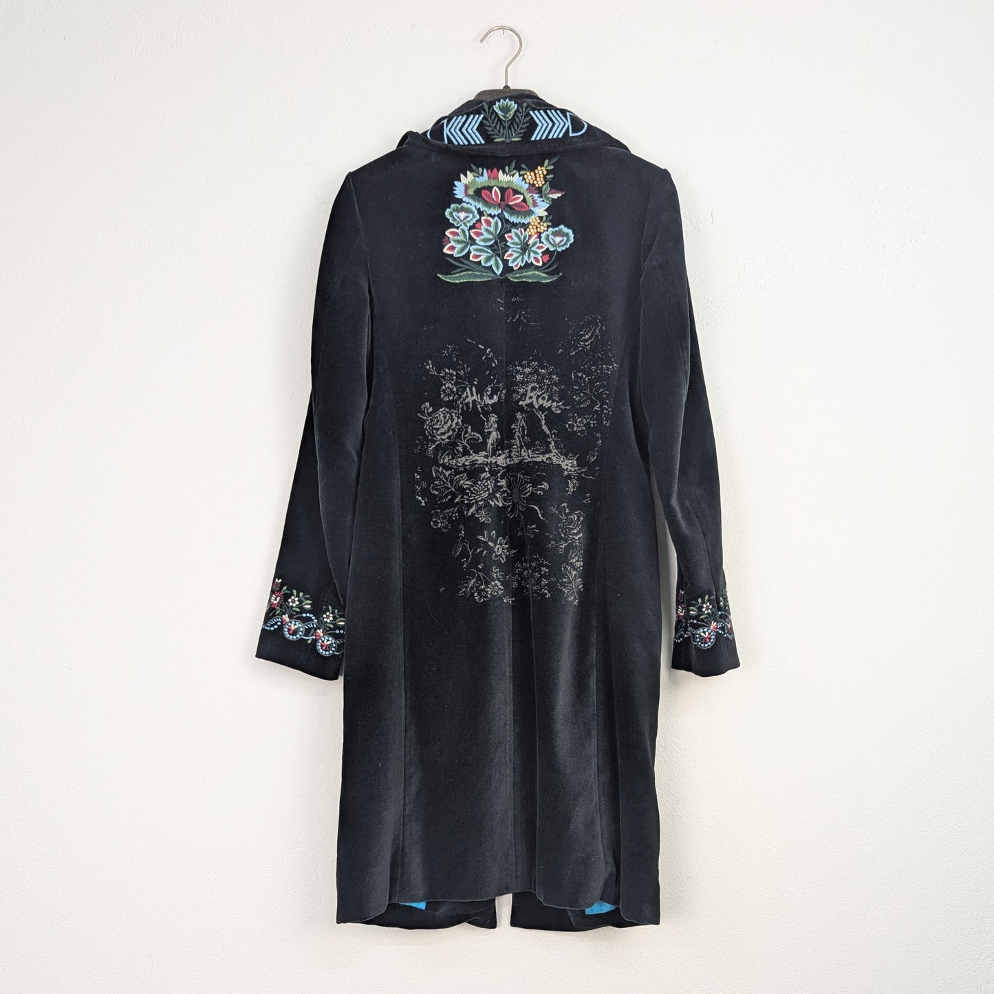 Kuratierter Vintage Onlineshop nachhaltige Secondhand Kleidung online kaufen, Online Shop Vintage, Vintage Online Shop, Second Hand Online Shop, gebraucht, zweite Hand, reused, preloved, Y2K, thriftshop, thriftstore, thrifting, thrift shop, thrift store