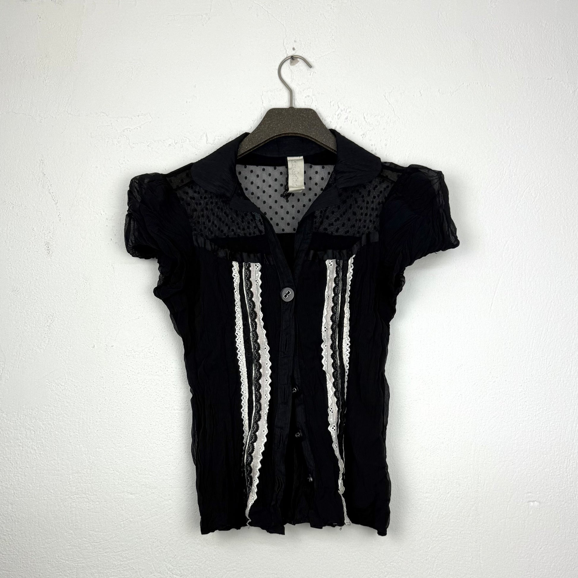 Kuratierter Vintage Onlineshop nachhaltige Secondhand Kleidung online kaufen, Online Shop Vintage, Vintage Online Shop, Second Hand Online Shop, gebraucht, zweite Hand, reused, preloved, Y2K, thriftshop, thriftstore, thrifting, thrift shop, thrift store