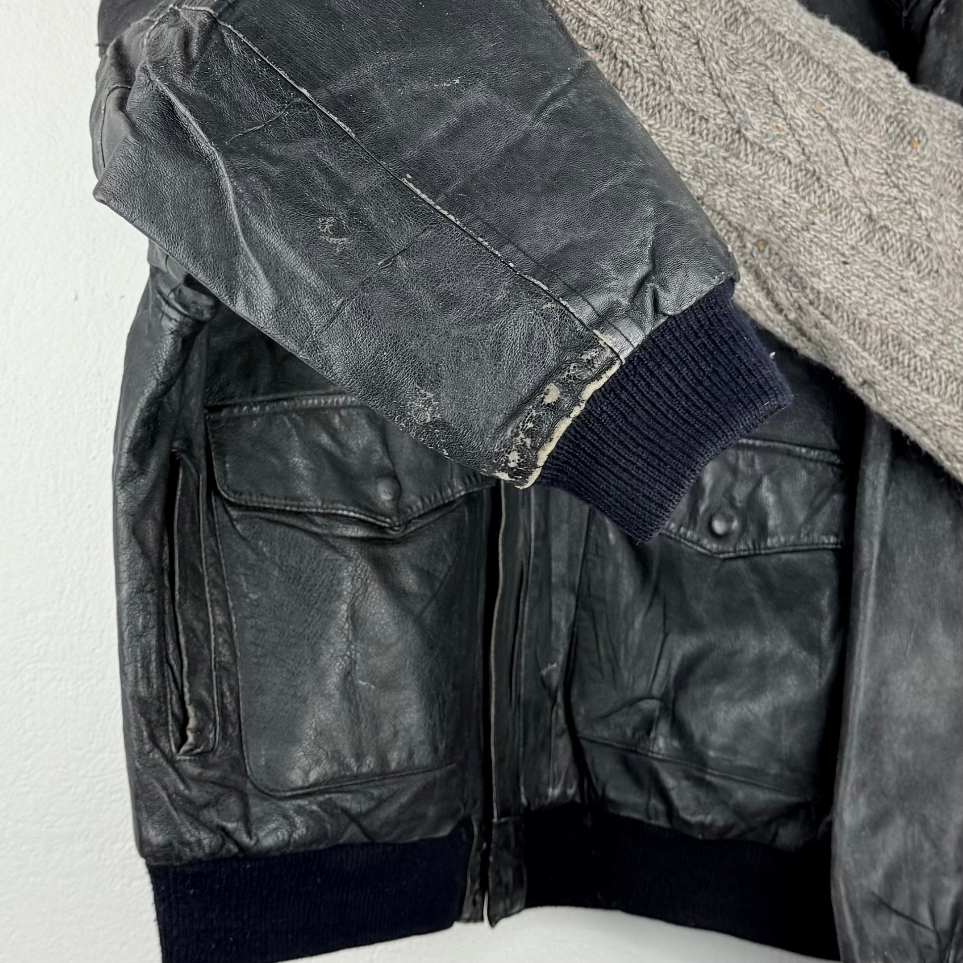 Kuratierter Vintage Onlineshop nachhaltige Secondhand Kleidung online kaufen, Online Shop Vintage, Vintage Online Shop, Second Hand Online Shop, gebraucht, zweite Hand, reused, preloved, Y2K, thriftshop, thriftstore, thrifting, thrift shop, thrift store