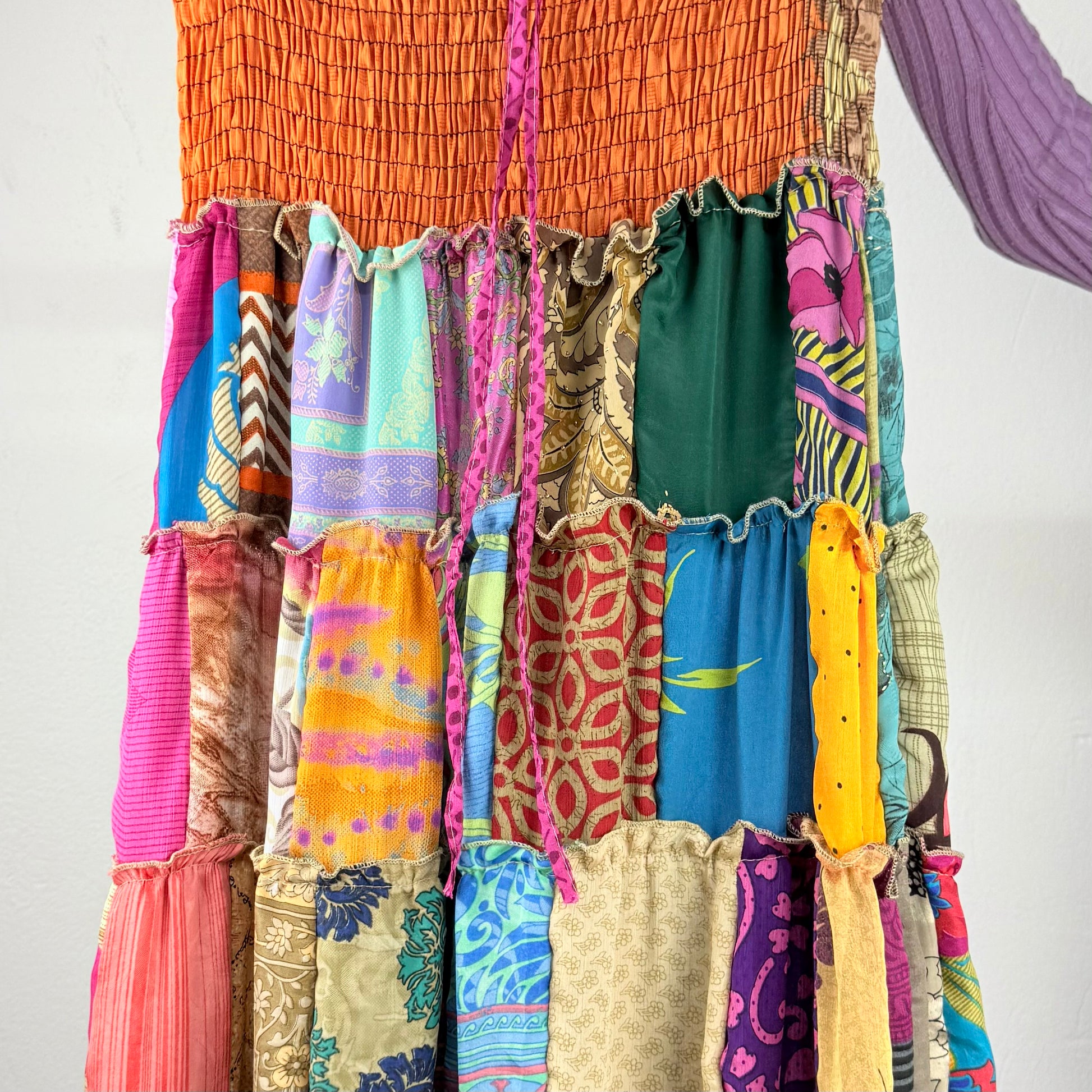 Kuratierter Vintage Onlineshop nachhaltige Secondhand Kleidung online kaufen, Online Shop Vintage, Vintage Online Shop, Second Hand Online Shop, gebraucht, zweite Hand, reused, preloved, Y2K, thriftshop, thriftstore, thrifting, thrift shop, thrift store