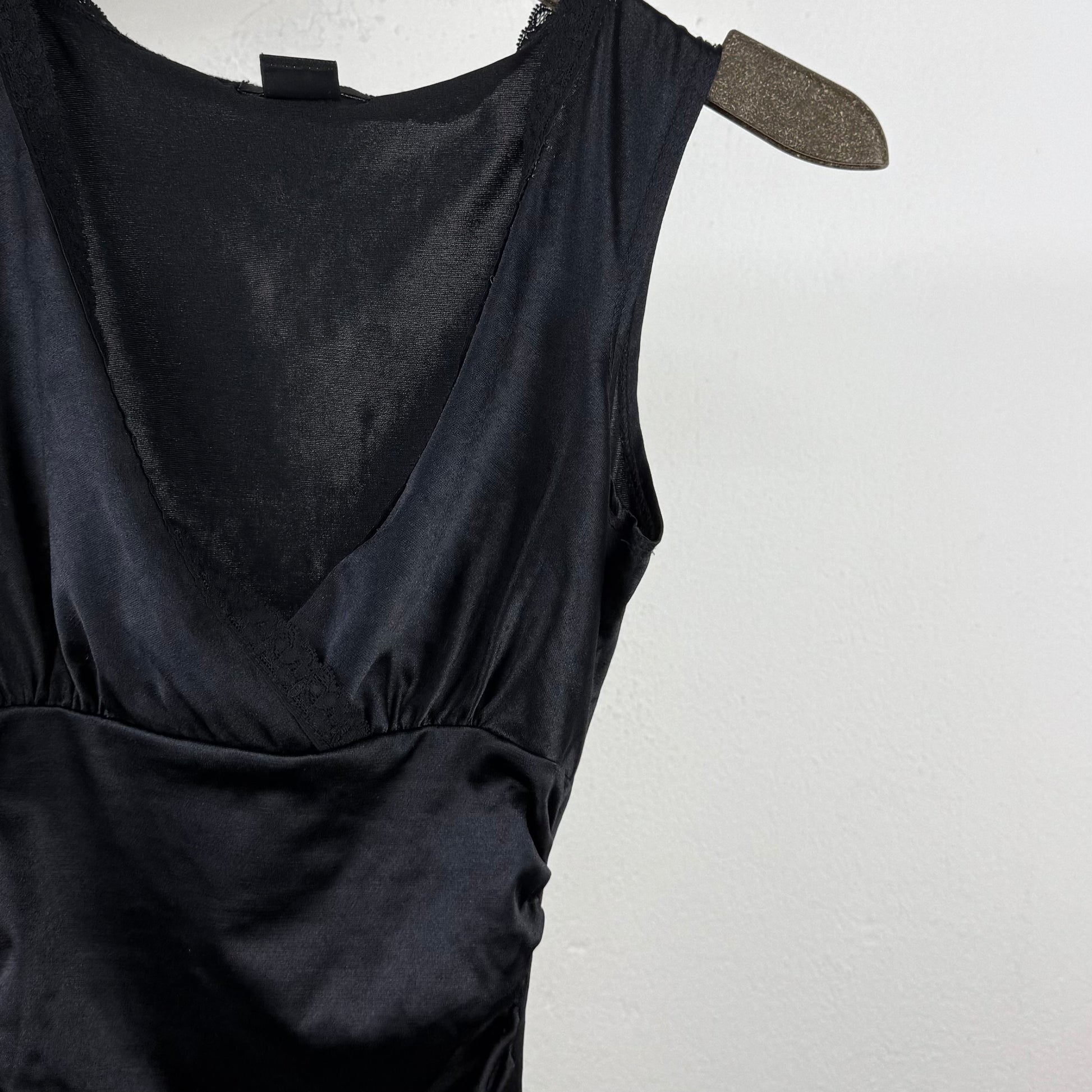 Kuratierter Vintage Onlineshop nachhaltige Secondhand Kleidung online kaufen, Online Shop Vintage, Vintage Online Shop, Second Hand Online Shop, gebraucht, zweite Hand, reused, preloved, Y2K, thriftshop, thriftstore, thrifting, thrift shop, thrift store