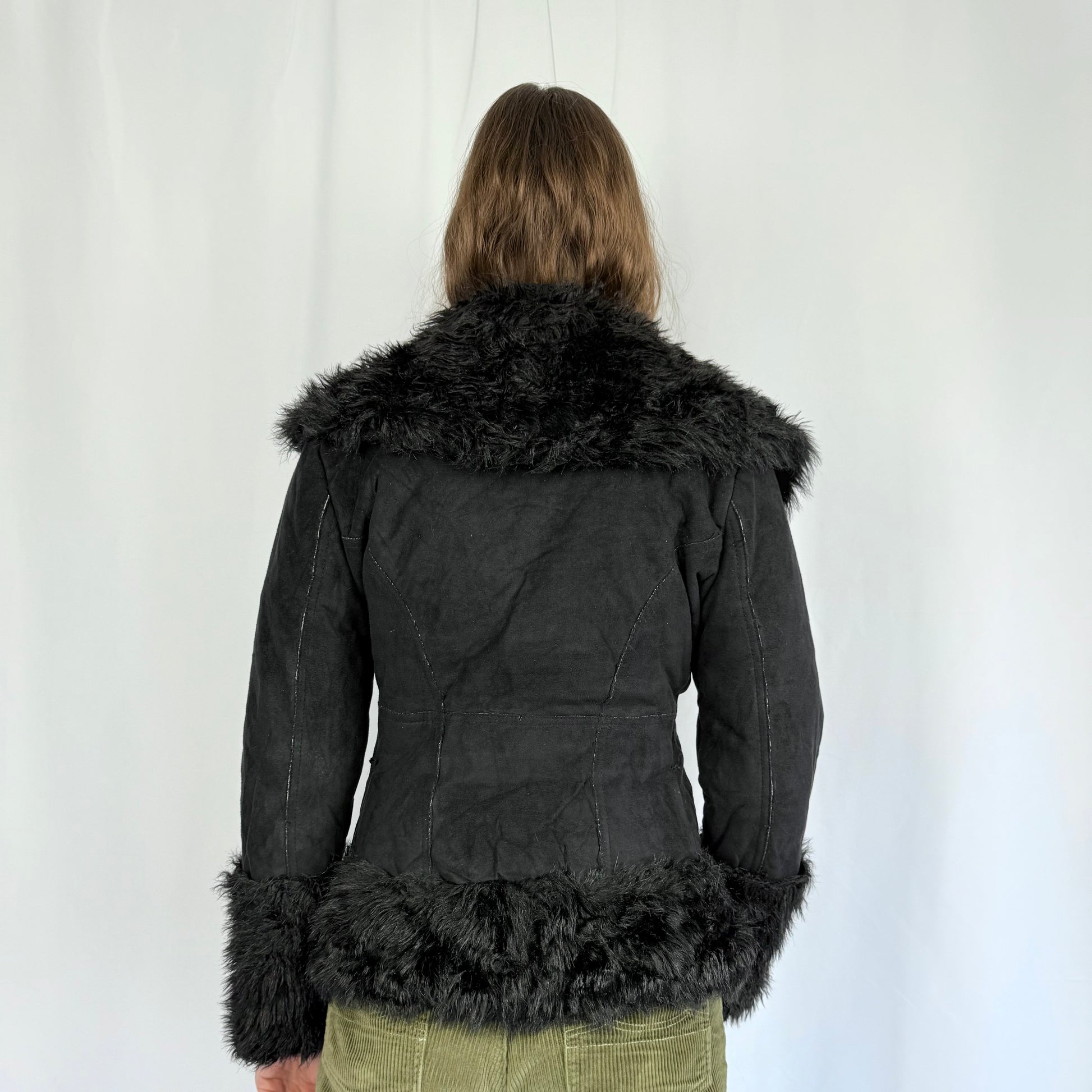 Kuratierter Vintage Onlineshop nachhaltige Secondhand Kleidung online kaufen, Online Shop Vintage, Vintage Online Shop, Second Hand Online Shop, gebraucht, zweite Hand, reused, preloved, Y2K, thriftshop, thriftstore, thrifting, thrift shop, thrift store, Cozy, Bratz, 2000s, Teddy