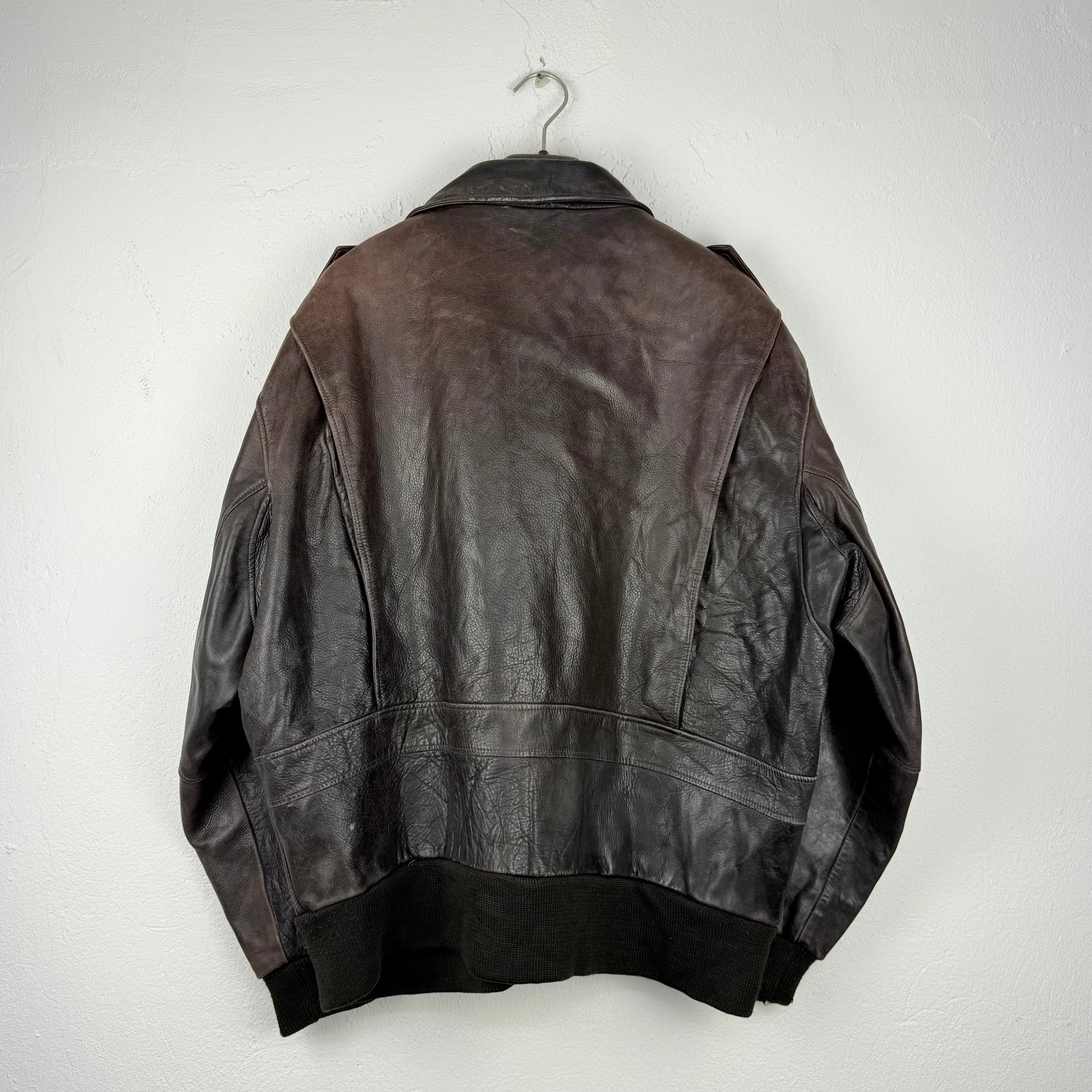 Kuratierter Vintage Onlineshop nachhaltige Secondhand Kleidung online kaufen, Online Shop Vintage, Vintage Online Shop, Second Hand Online Shop, gebraucht, zweite Hand, reused, preloved, Y2K, thriftshop, thriftstore, thrifting, thrift shop, thrift store