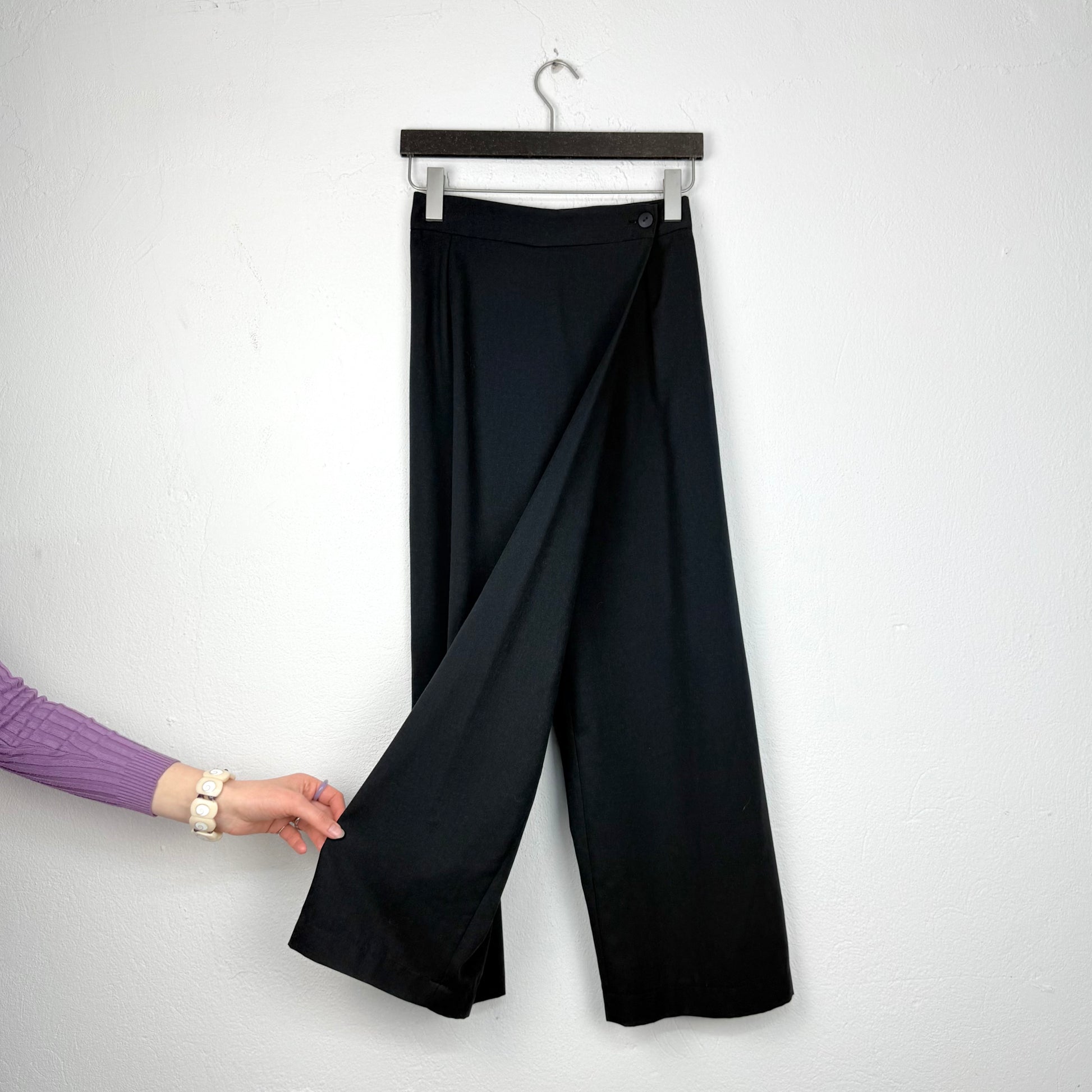 Kuratierter Vintage Onlineshop nachhaltige Secondhand Kleidung online kaufen, Online Shop Vintage, Vintage Online Shop, Second Hand Online Shop, gebraucht, zweite Hand, reused, preloved, Y2K, thriftshop, thriftstore, thrifting, thrift shop, thrift store