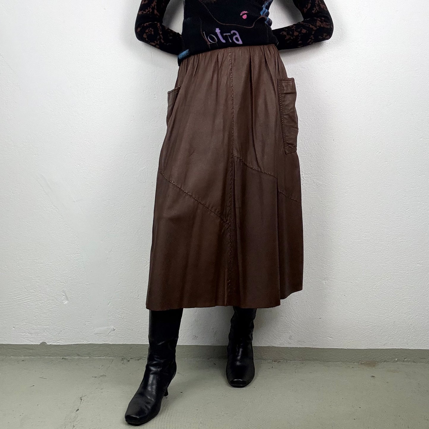Kuratierter Vintage Onlineshop nachhaltige Secondhand Kleidung online kaufen, Online Shop Vintage, Vintage Online Shop, Second Hand Online Shop, gebraucht, zweite Hand, reused, preloved, Y2K, thriftshop, thriftstore, thrifting, thrift shop, thrift store