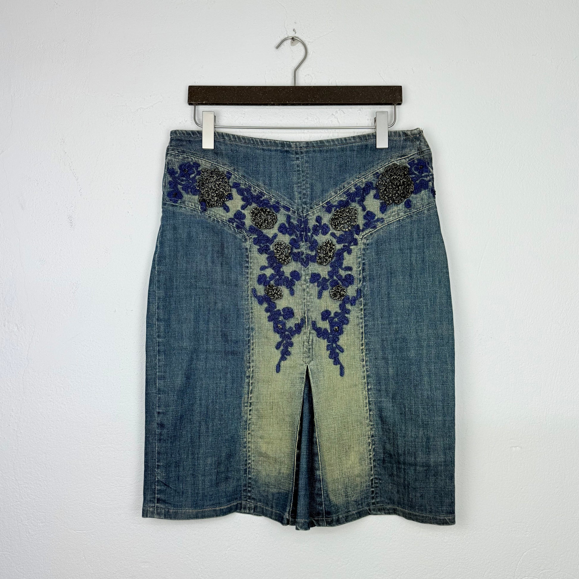 Kuratierter Vintage Onlineshop nachhaltige Secondhand Kleidung online kaufen, Online Shop Vintage, Vintage Online Shop, Second Hand Online Shop, gebraucht, zweite Hand, reused, preloved, Y2K, thriftshop, thriftstore, thrifting, thrift shop, thrift store