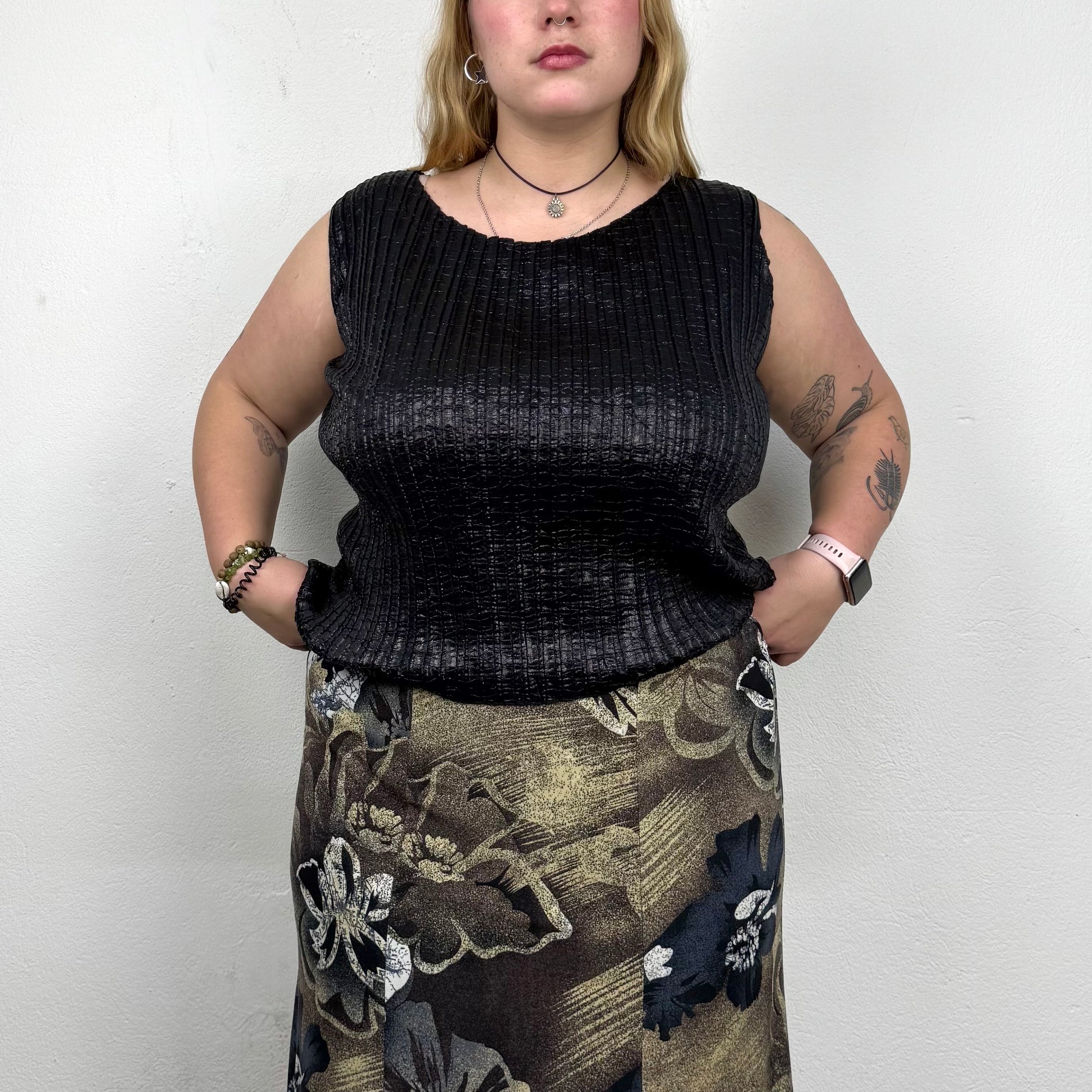 Kuratierter Vintage Onlineshop nachhaltige Secondhand Kleidung online kaufen, Online Shop Vintage, Vintage Online Shop, Second Hand Online Shop, gebraucht, zweite Hand, reused, preloved, Y2K, thriftshop, thriftstore, thrifting, thrift shop, thrift store