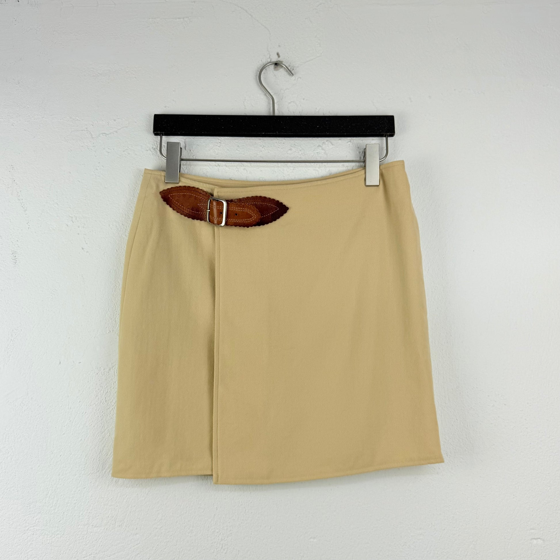 Kuratierter Vintage Onlineshop nachhaltige Secondhand Kleidung online kaufen, Online Shop Vintage, Vintage Online Shop, Second Hand Online Shop, gebraucht, zweite Hand, reused, preloved, Y2K, thriftshop, thriftstore, thrifting, thrift shop, thrift store, Retro, Leder, Wickelstyle