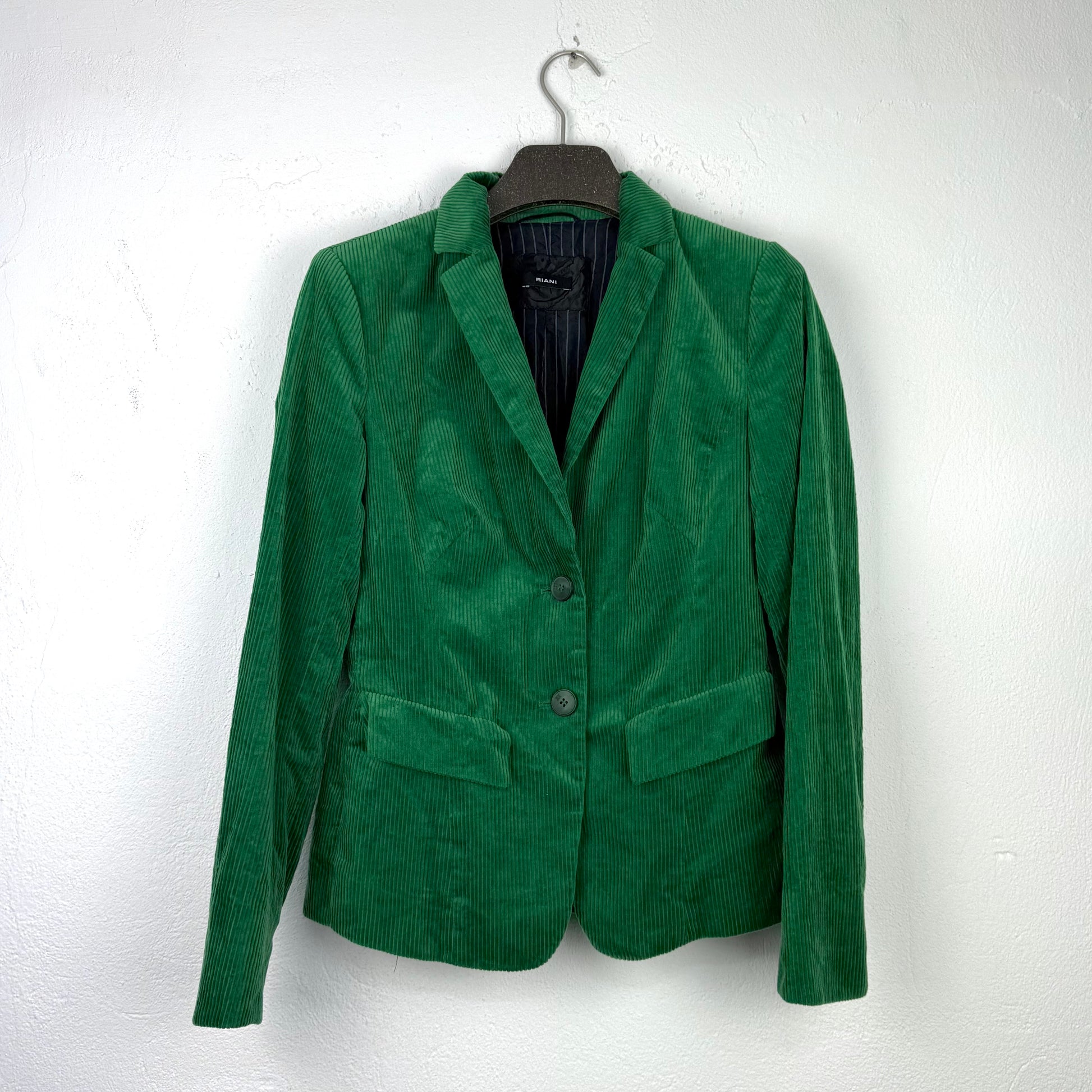 Kuratierter Vintage Onlineshop nachhaltige Secondhand Kleidung online kaufen, Online Shop Vintage, Vintage Online Shop, Second Hand Online Shop, gebraucht, zweite Hand, reused, preloved, Y2K, thriftshop, thriftstore, thrifting, thrift shop, thrift store