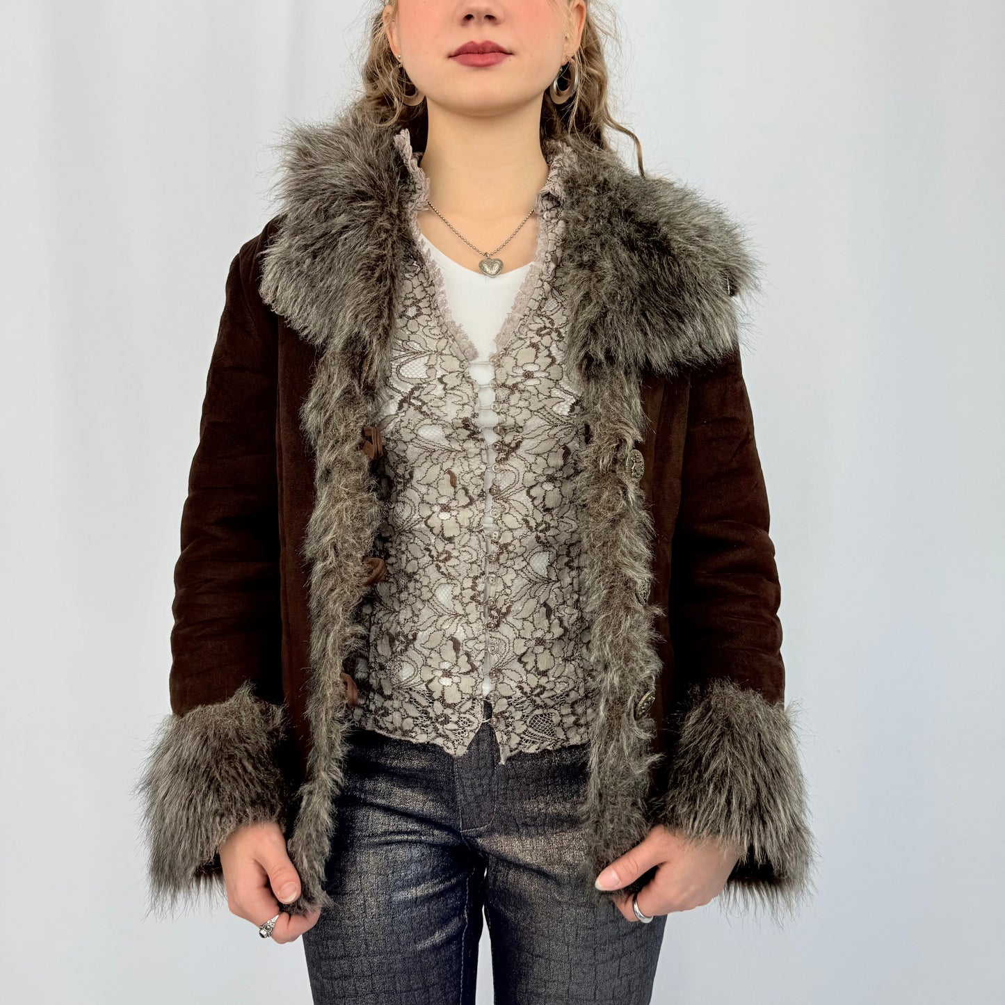 Kuratierter Vintage Onlineshop nachhaltige Secondhand Kleidung online kaufen, Online Shop Vintage, Vintage Online Shop, Second Hand Online Shop, gebraucht, zweite Hand, reused, preloved, Y2K, thriftshop, thriftstore, thrifting, thrift shop, thrift store, Cozy, Bratz, 2000s, Teddy