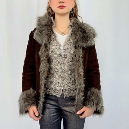Kuratierter Vintage Onlineshop nachhaltige Secondhand Kleidung online kaufen, Online Shop Vintage, Vintage Online Shop, Second Hand Online Shop, gebraucht, zweite Hand, reused, preloved, Y2K, thriftshop, thriftstore, thrifting, thrift shop, thrift store, Cozy, Bratz, 2000s, Teddy