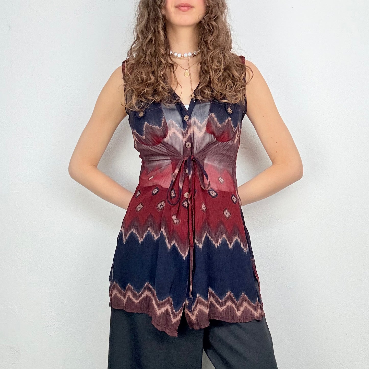 Kuratierter Vintage Onlineshop nachhaltige Secondhand Kleidung online kaufen, Online Shop Vintage, Vintage Online Shop, Second Hand Online Shop, gebraucht, zweite Hand, reused, preloved, Y2K, thriftshop, thriftstore, thrifting, thrift shop, thrift store