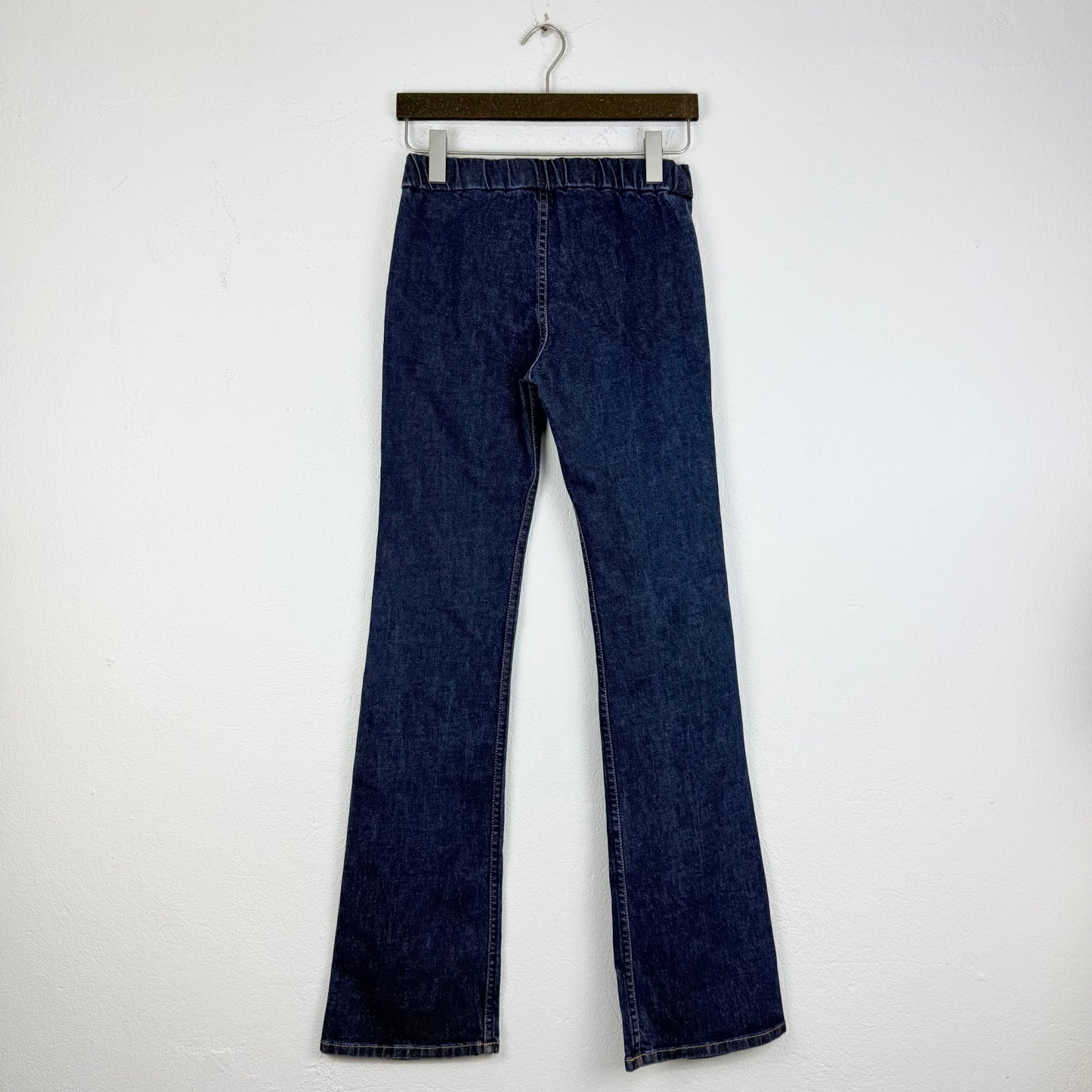 Kuratierter Vintage Onlineshop nachhaltige Secondhand Kleidung online kaufen, Online Shop Vintage, Vintage Online Shop, Second Hand Online Shop, gebraucht, zweite Hand, reused, preloved, Y2K, thriftshop, thriftstore, thrifting, thrift shop, thrift store, Denim, Retro, Flare