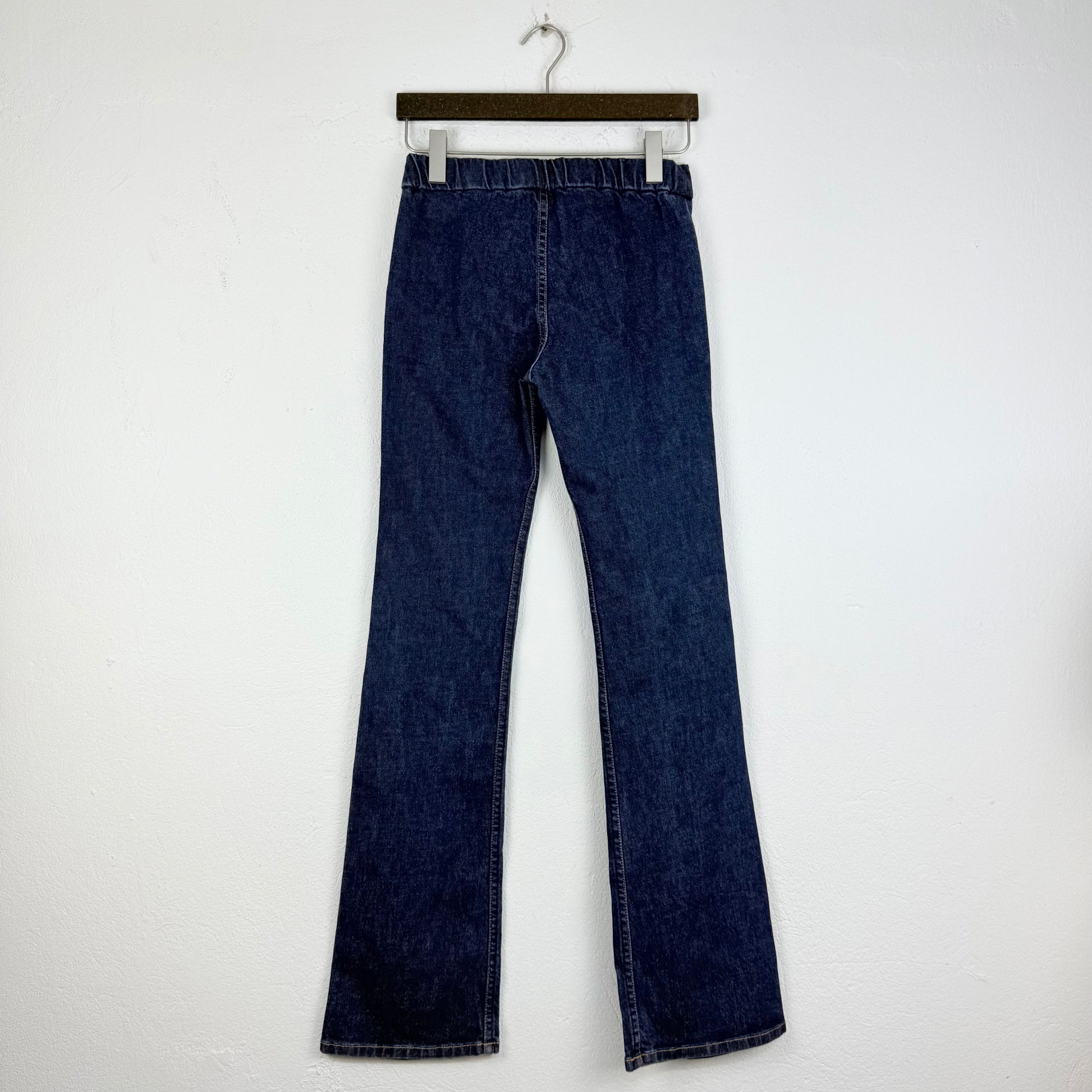 Kuratierter Vintage Onlineshop nachhaltige Secondhand Kleidung online kaufen, Online Shop Vintage, Vintage Online Shop, Second Hand Online Shop, gebraucht, zweite Hand, reused, preloved, Y2K, thriftshop, thriftstore, thrifting, thrift shop, thrift store, Denim, Retro, Flare