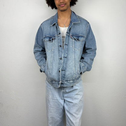 Kuratierter Vintage Onlineshop nachhaltige Secondhand Kleidung online kaufen, Online Shop Vintage, Vintage Online Shop, Second Hand Online Shop, gebraucht, zweite Hand, reused, preloved, Y2K, thriftshop, thriftstore, thrifting, thrift shop, thrift store