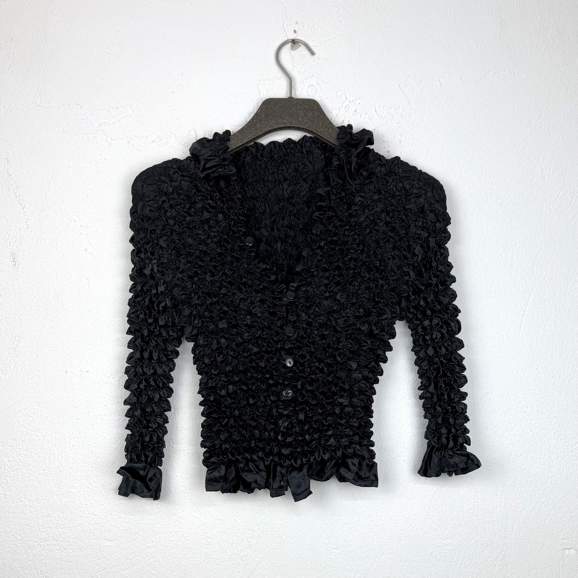 Kuratierter Vintage Onlineshop nachhaltige Secondhand Kleidung online kaufen, Online Shop Vintage, Vintage Online Shop, Second Hand Online Shop, gebraucht, zweite Hand, reused, preloved, Y2K, thriftshop, thriftstore, thrifting, thrift shop, thrift store