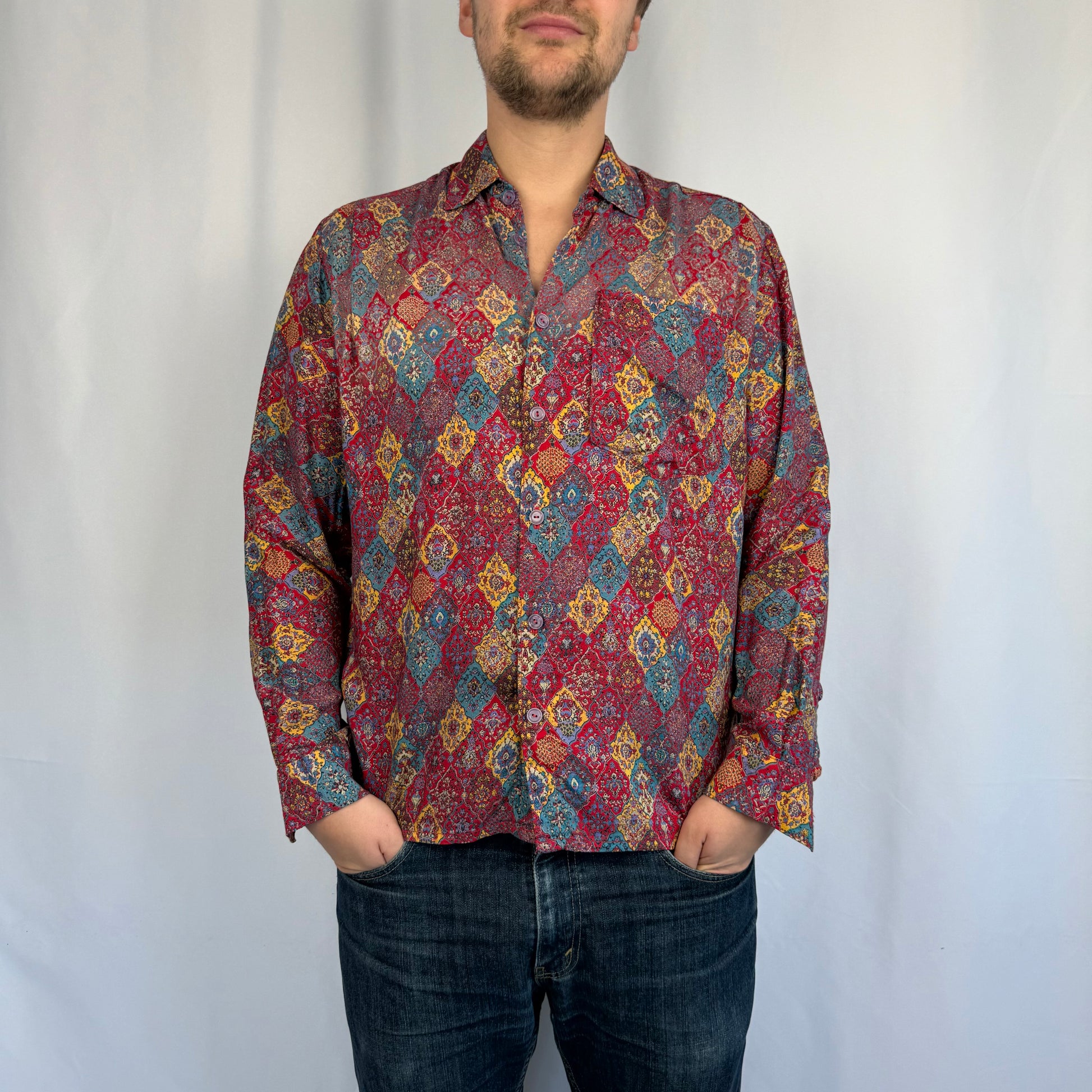 Kuratierter Vintage Onlineshop nachhaltige Secondhand Kleidung online kaufen, Online Shop Vintage, Vintage Online Shop, Second Hand Online Shop, gebraucht, zweite Hand, reused, preloved, Y2K, thriftshop, thriftstore, thrifting, thrift shop, thrift store, Paisleymuster, Crazy Pattern