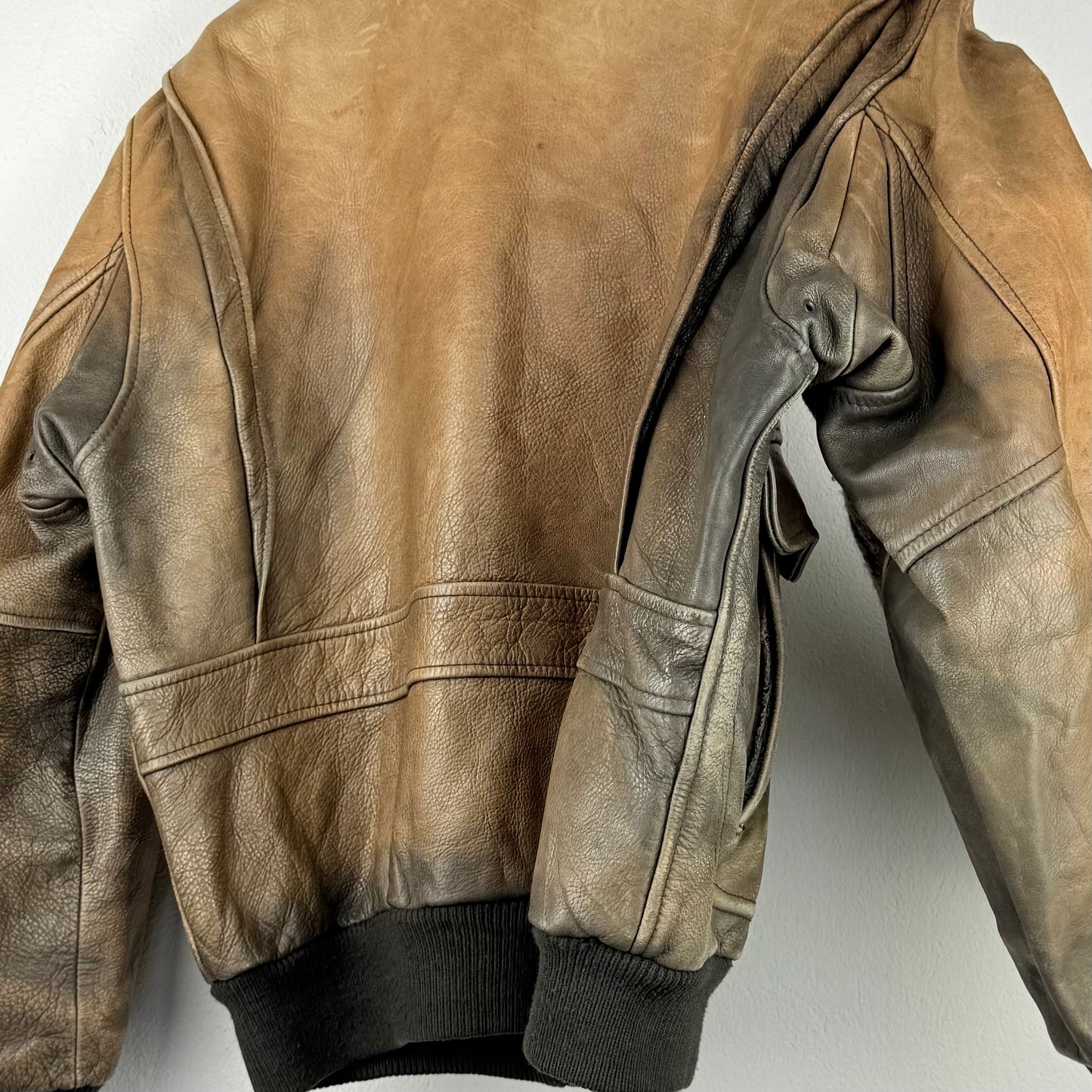 Kuratierter Vintage Onlineshop nachhaltige Secondhand Kleidung online kaufen, Online Shop Vintage, Vintage Online Shop, Second Hand Online Shop, gebraucht, zweite Hand, reused, preloved, Y2K, thriftshop, thriftstore, thrifting, thrift shop, thrift store