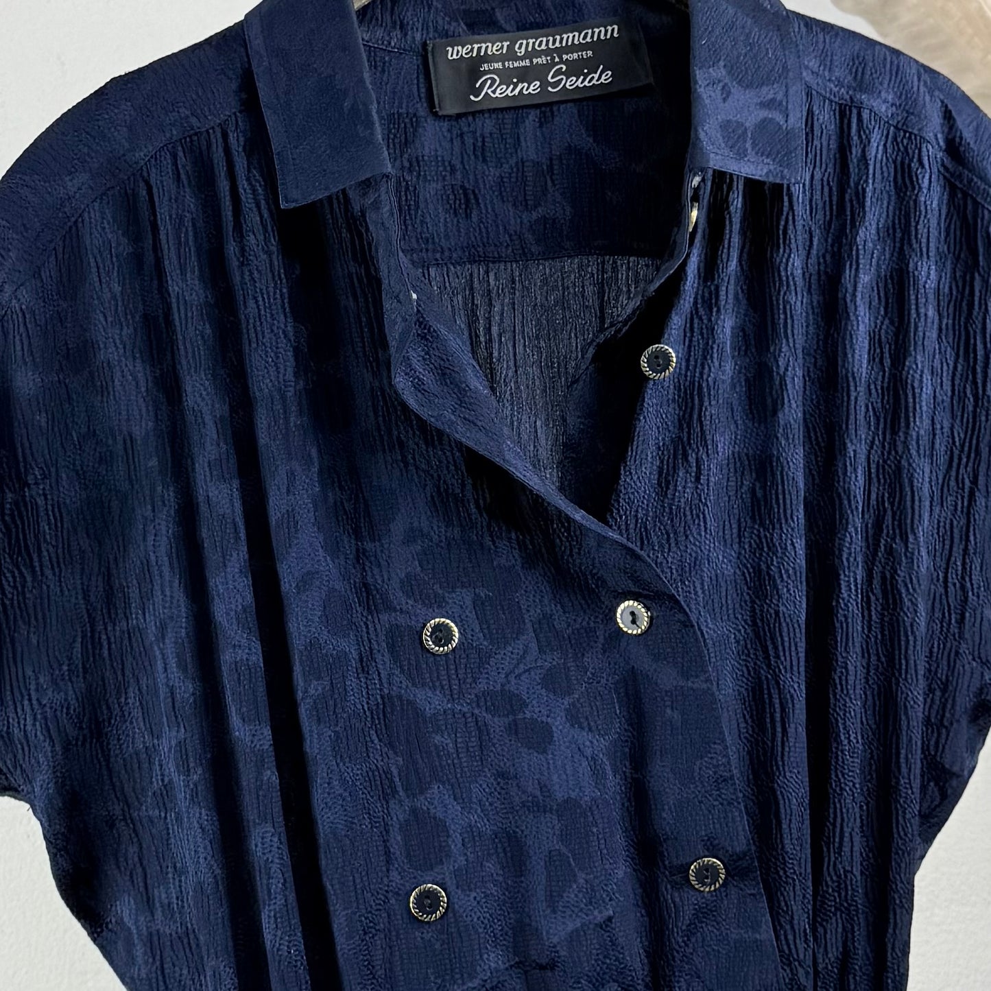 Kuratierter Vintage Onlineshop nachhaltige Secondhand Kleidung online kaufen, Online Shop Vintage, Vintage Online Shop, Second Hand Online Shop, gebraucht, zweite Hand, reused, preloved, Y2K, thriftshop, thriftstore, thrifting, thrift shop, thrift store