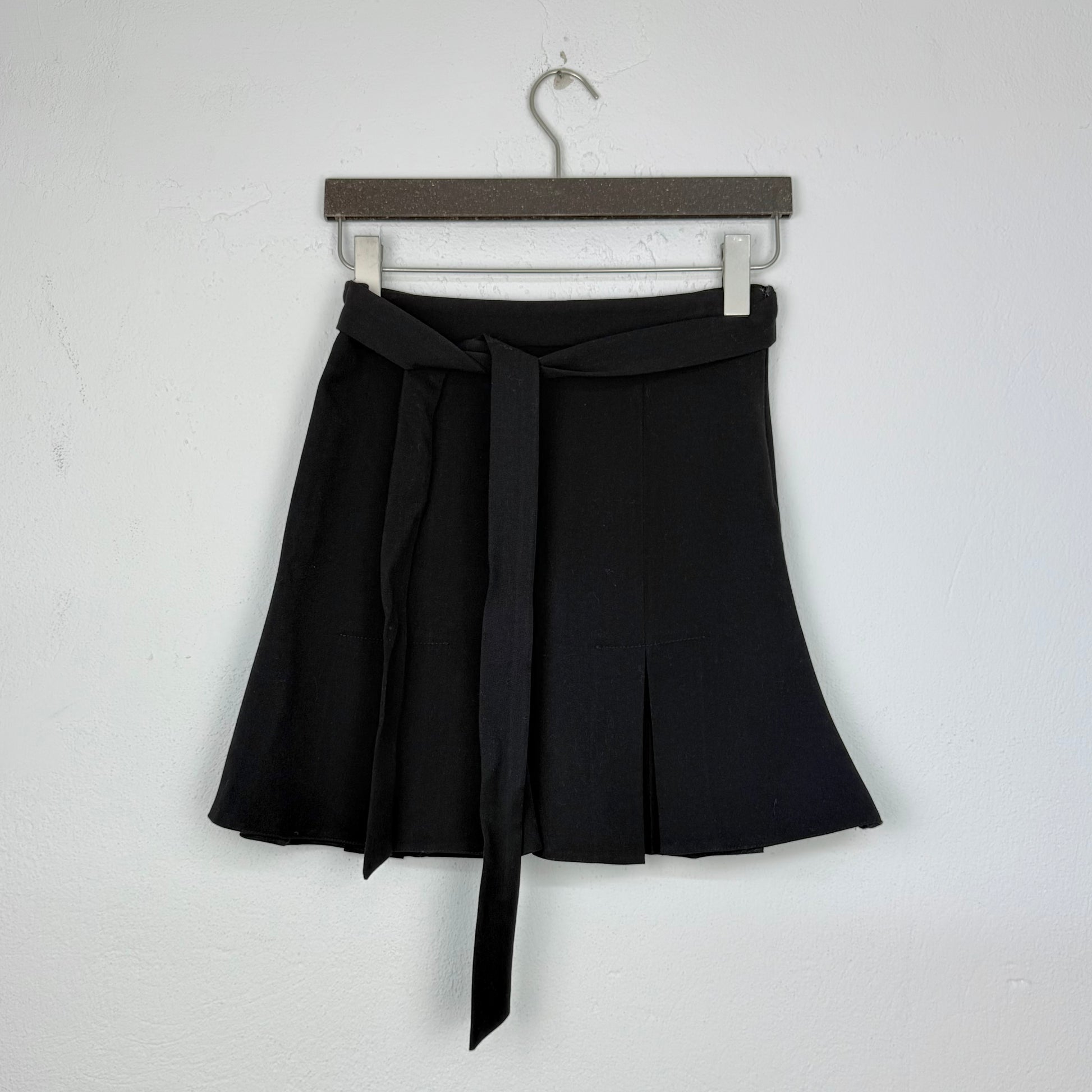 Kuratierter Vintage Onlineshop nachhaltige Secondhand Kleidung online kaufen, Online Shop Vintage, Vintage Online Shop, Second Hand Online Shop, gebraucht, zweite Hand, reused, preloved, Y2K, thriftshop, thriftstore, thrifting, thrift shop, thrift store