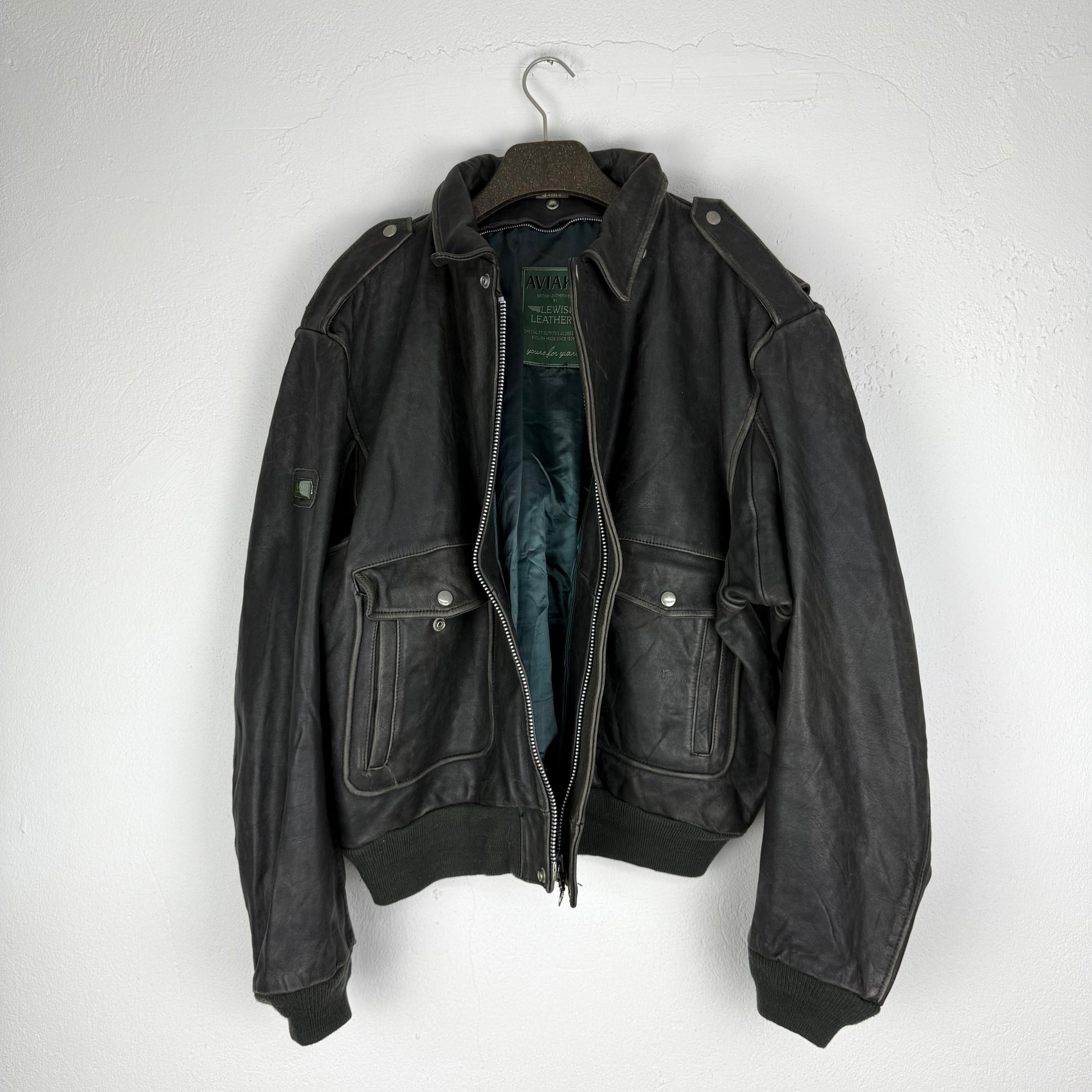 Kuratierter Vintage Onlineshop nachhaltige Secondhand Kleidung online kaufen, Online Shop Vintage, Vintage Online Shop, Second Hand Online Shop, gebraucht, zweite Hand, reused, preloved, Y2K, thriftshop, thriftstore, thrifting, thrift shop, thrift store