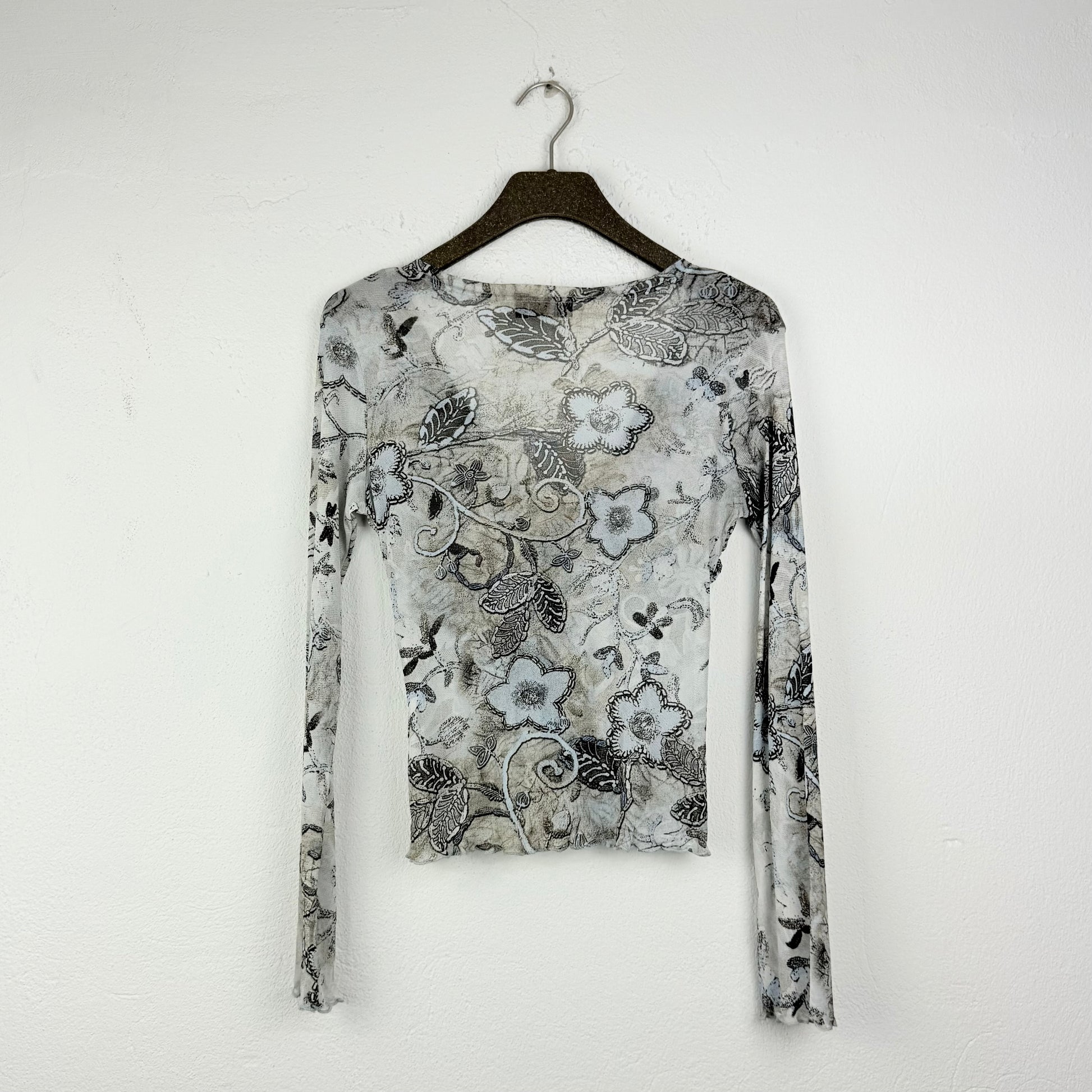 Kuratierter Vintage Onlineshop nachhaltige Secondhand Kleidung online kaufen, Online Shop Vintage, Vintage Online Shop, Second Hand Online Shop, gebraucht, zweite Hand, reused, preloved, Y2K, thriftshop, thriftstore, thrifting, thrift shop, thrift store