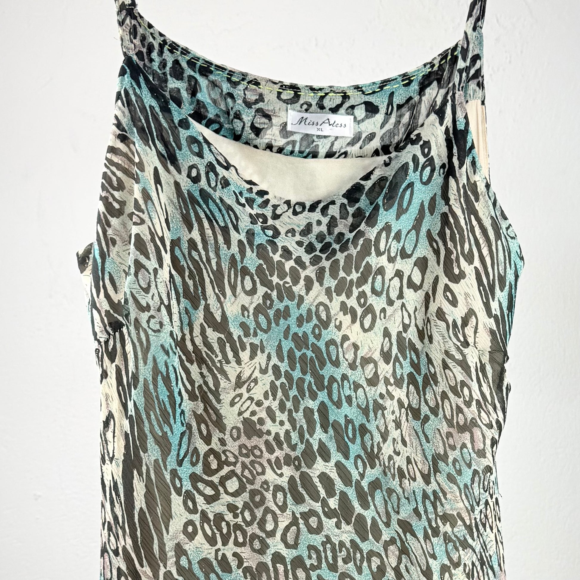 Kuratierter Vintage Onlineshop nachhaltige Secondhand Kleidung online kaufen, Online Shop Vintage, Vintage Online Shop, Second Hand Online Shop, gebraucht, zweite Hand, reused, preloved, Y2K, thriftshop, thriftstore, thrifting, thrift shop, thrift store