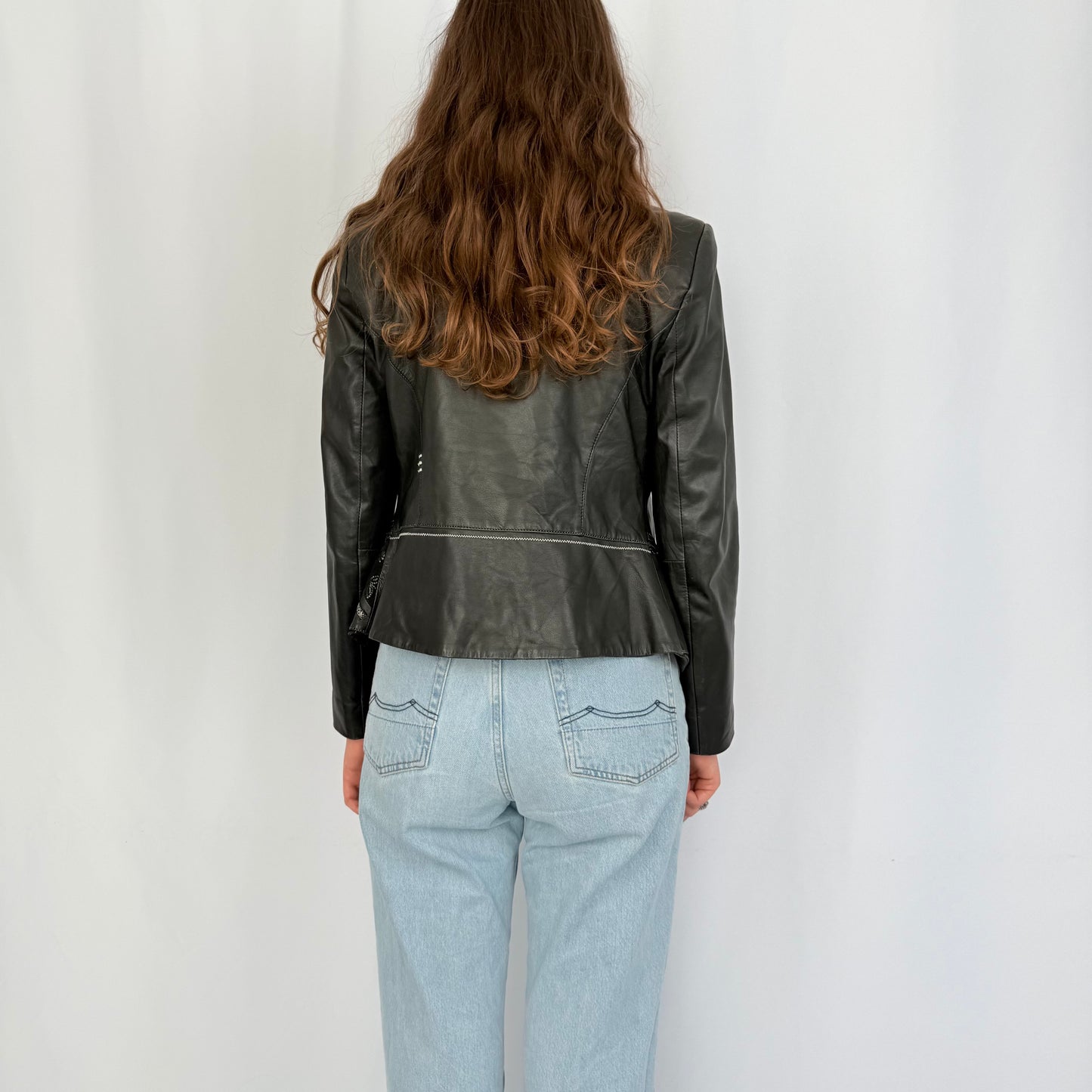 Kuratierter Vintage Onlineshop nachhaltige Secondhand Kleidung online kaufen, Online Shop Vintage, Vintage Online Shop, Second Hand Online Shop, gebraucht, zweite Hand, reused, preloved, Y2K, thriftshop, thriftstore, thrifting, thrift shop, thrift store, cool, style, leather, western