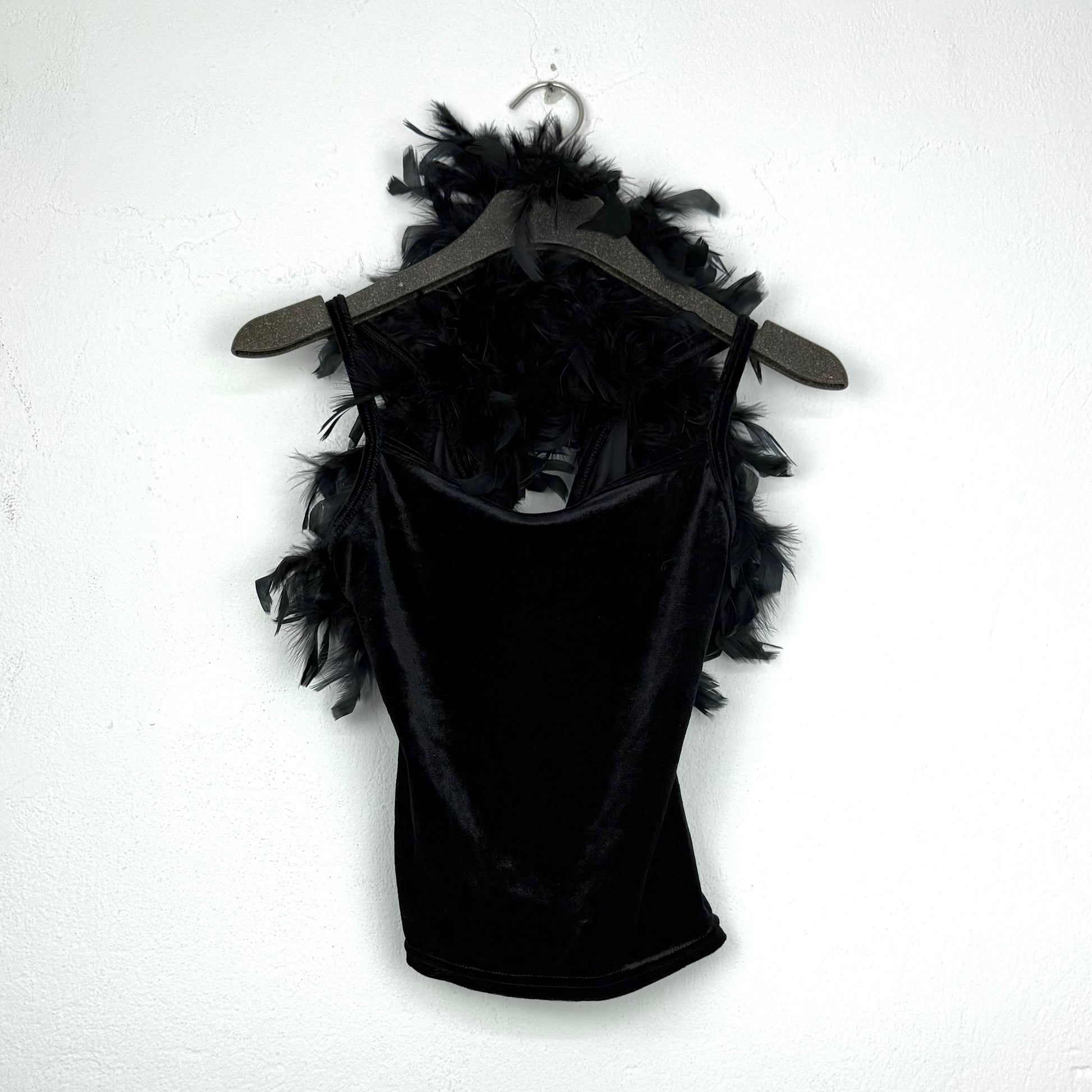 Kuratierter Vintage Onlineshop nachhaltige Secondhand Kleidung online kaufen, Online Shop Vintage, Vintage Online Shop, Second Hand Online Shop, gebraucht, zweite Hand, reused, preloved, Y2K, thriftshop, thriftstore, thrifting, thrift shop, thrift store