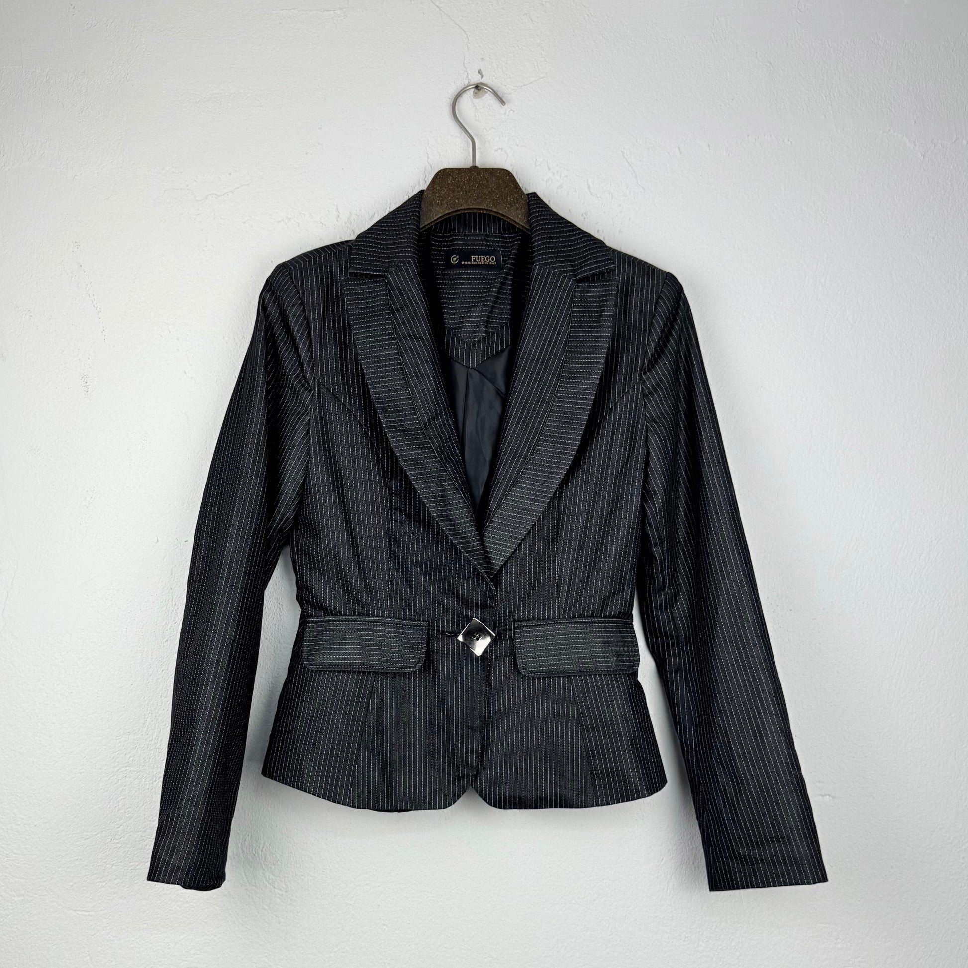 Kuratierter Vintage Onlineshop nachhaltige Secondhand Kleidung online kaufen, Online Shop Vintage, Vintage Online Shop, Second Hand Online Shop, gebraucht, zweite Hand, reused, preloved, Y2K, thriftshop, thriftstore, thrifting, thrift shop, thrift store