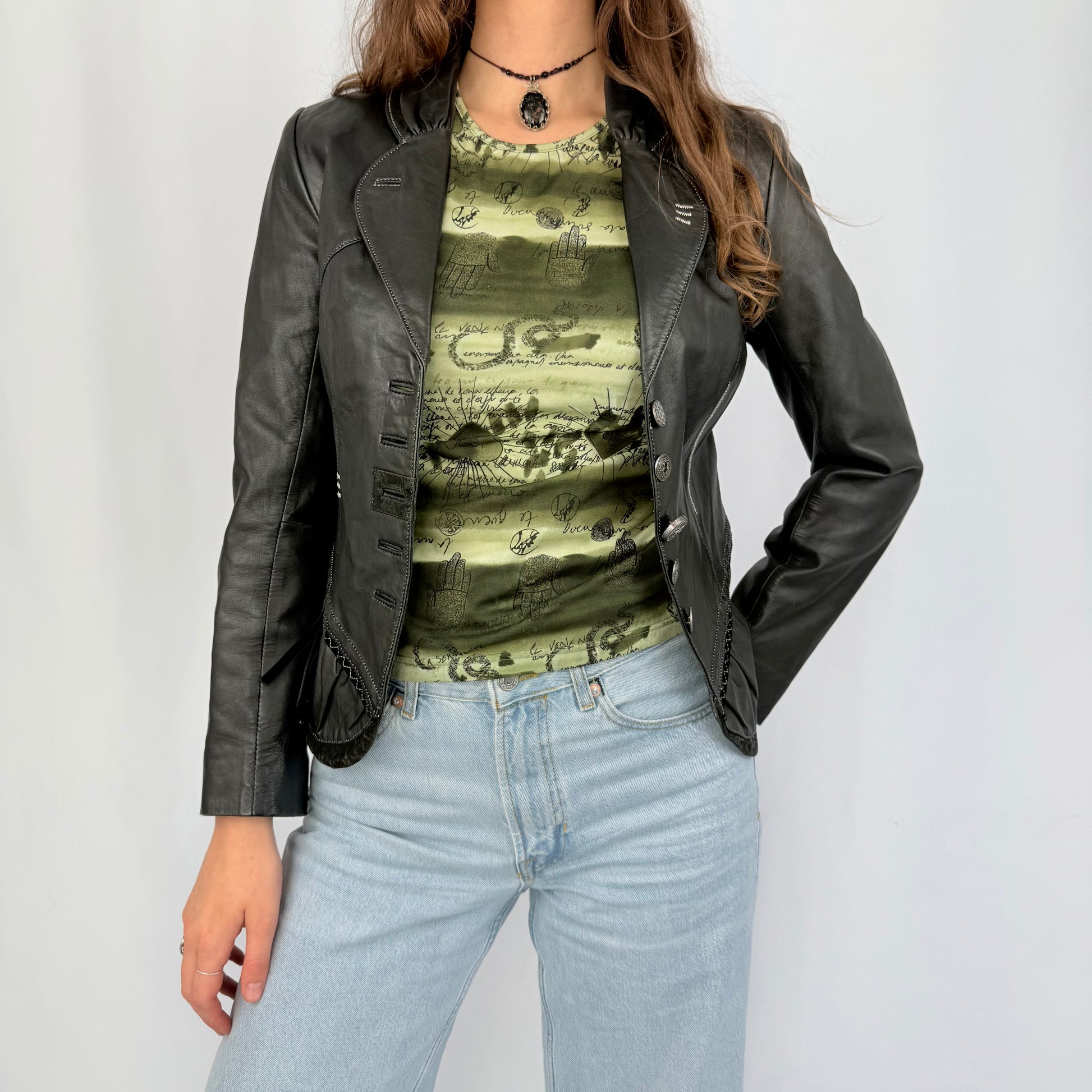 Kuratierter Vintage Onlineshop nachhaltige Secondhand Kleidung online kaufen, Online Shop Vintage, Vintage Online Shop, Second Hand Online Shop, gebraucht, zweite Hand, reused, preloved, Y2K, thriftshop, thriftstore, thrifting, thrift shop, thrift store, cool, style, leather, western