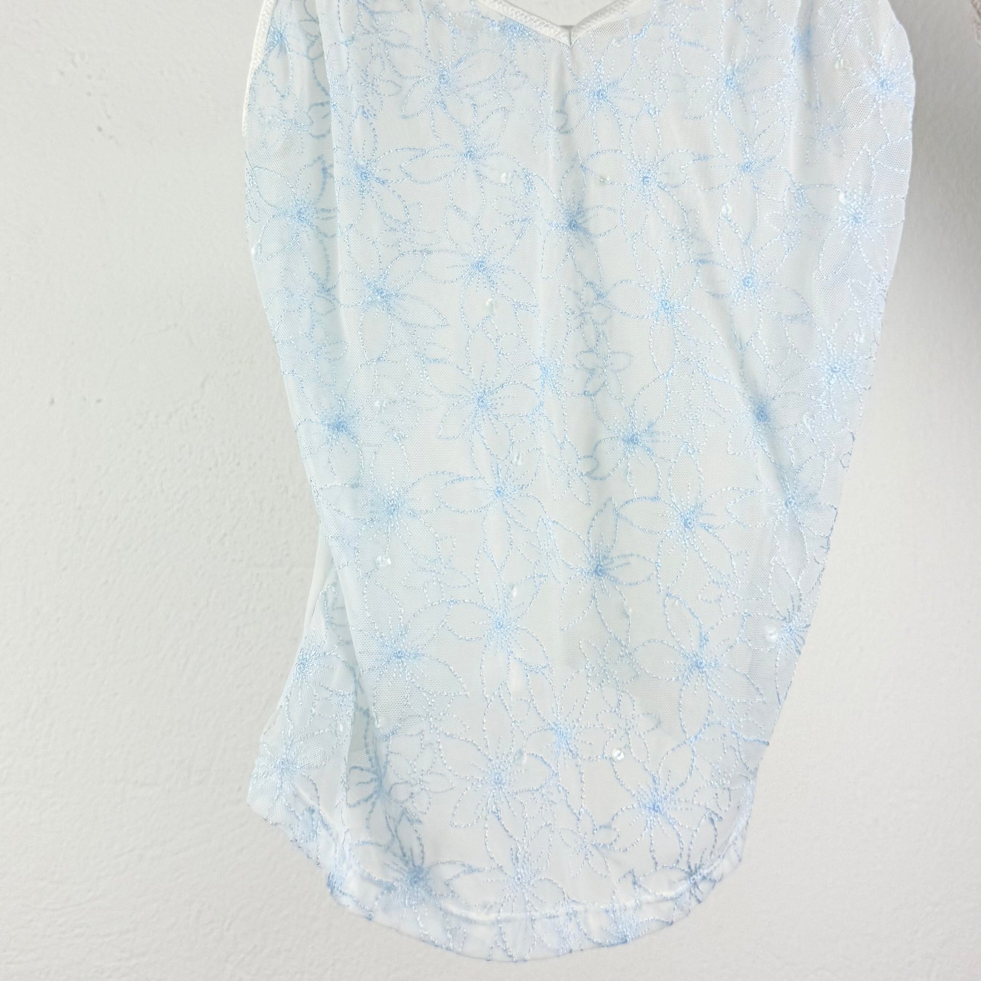 Kuratierter Vintage Onlineshop nachhaltige Secondhand Kleidung online kaufen, Online Shop Vintage, Vintage Online Shop, Second Hand Online Shop, gebraucht, zweite Hand, reused, preloved, Y2K, thriftshop, thriftstore, thrifting, thrift shop, thrift store, Sheer, Flowers, Blumen,Elegant