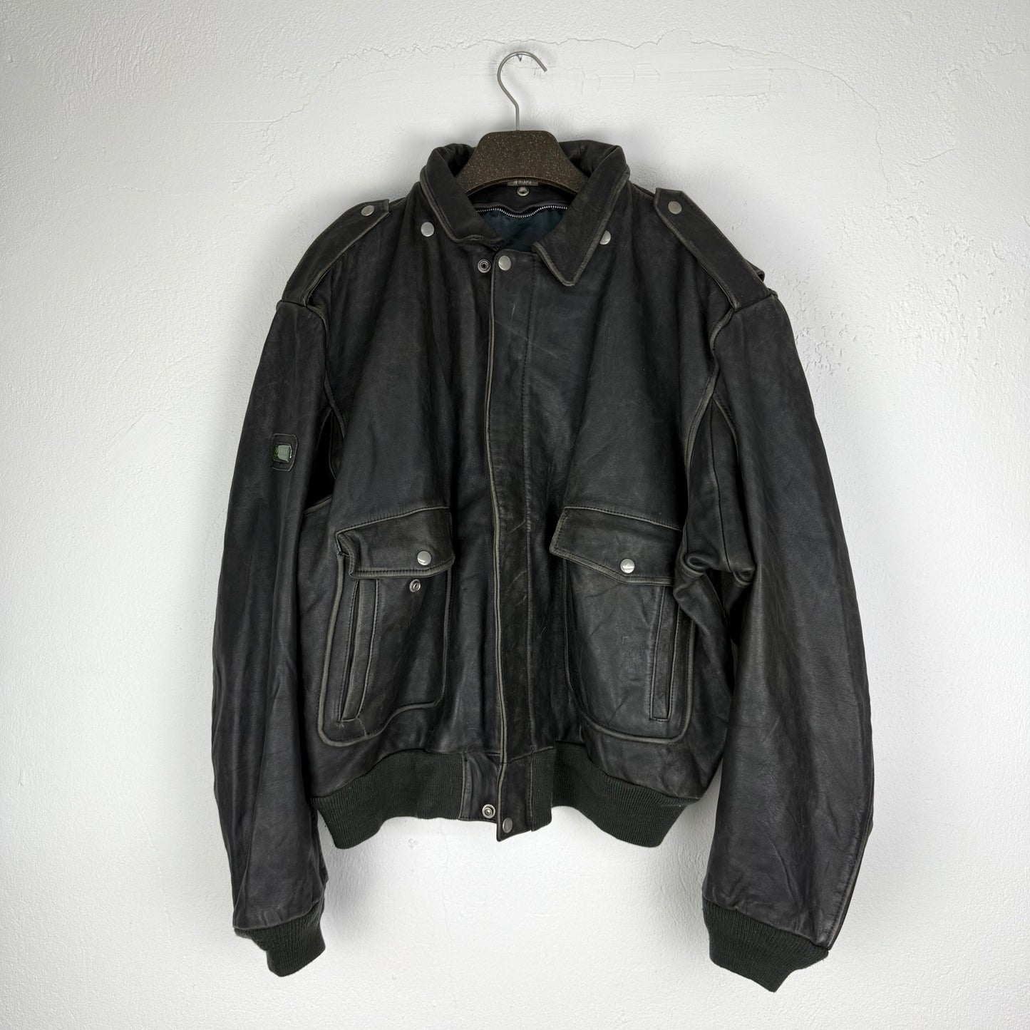 Kuratierter Vintage Onlineshop nachhaltige Secondhand Kleidung online kaufen, Online Shop Vintage, Vintage Online Shop, Second Hand Online Shop, gebraucht, zweite Hand, reused, preloved, Y2K, thriftshop, thriftstore, thrifting, thrift shop, thrift store