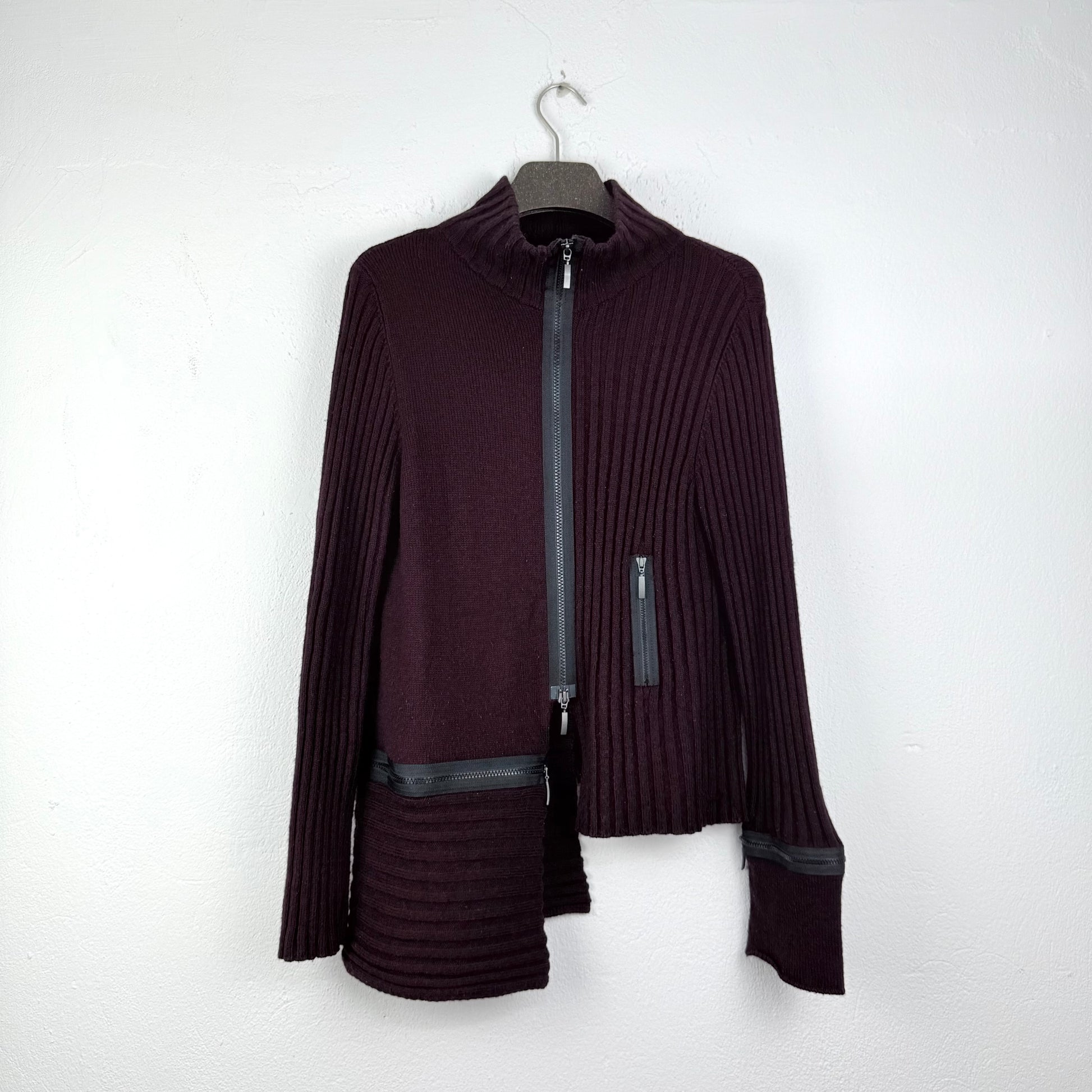 Kuratierter Vintage Onlineshop nachhaltige Secondhand Kleidung online kaufen, Online Shop Vintage, Vintage Online Shop, Second Hand Online Shop, gebraucht, zweite Hand, reused, preloved, Y2K, thriftshop, thriftstore, thrifting, thrift shop, thrift store, Asymmetrisch, Strick, Zipper, Retro
