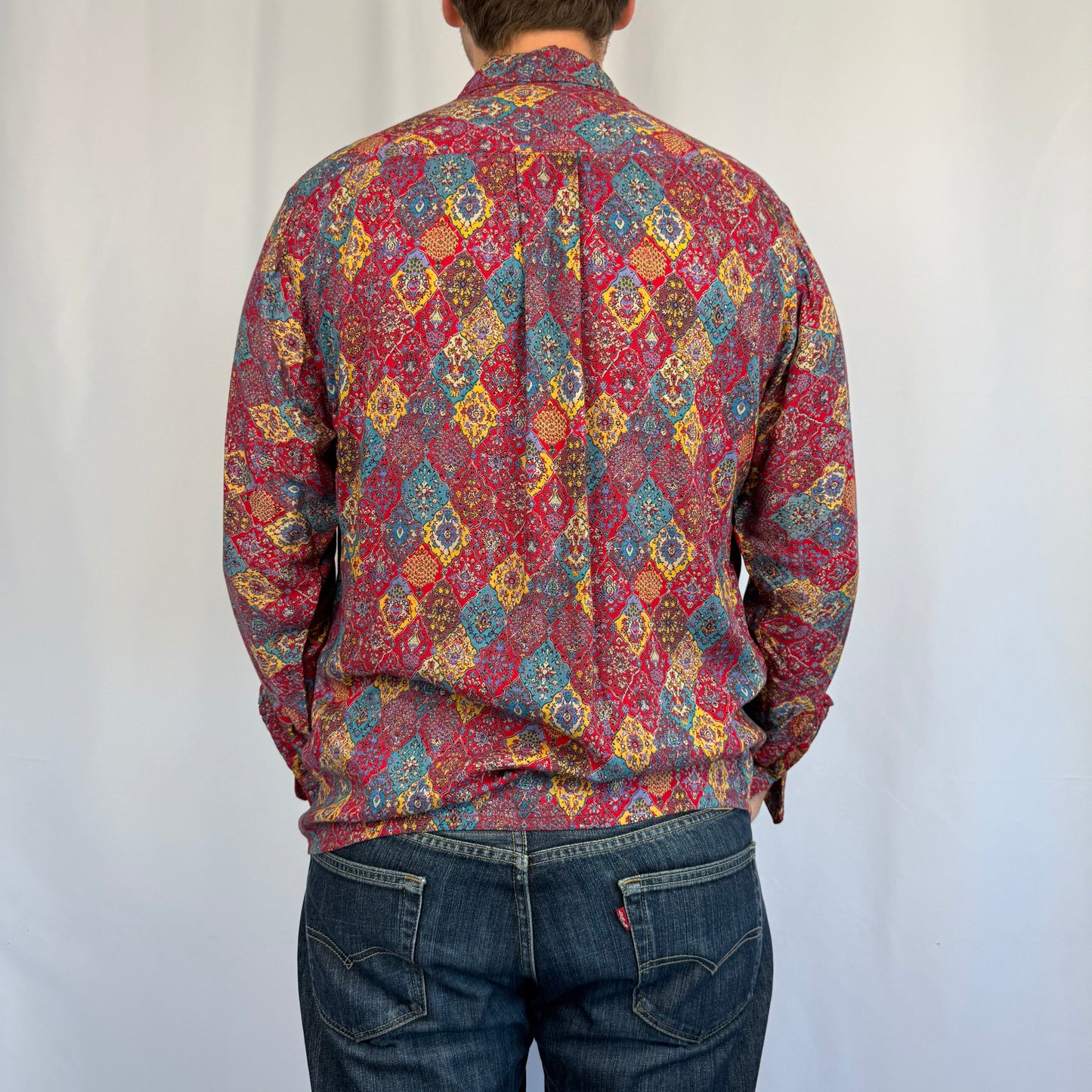 Kuratierter Vintage Onlineshop nachhaltige Secondhand Kleidung online kaufen, Online Shop Vintage, Vintage Online Shop, Second Hand Online Shop, gebraucht, zweite Hand, reused, preloved, Y2K, thriftshop, thriftstore, thrifting, thrift shop, thrift store, Paisleymuster, Crazy Pattern